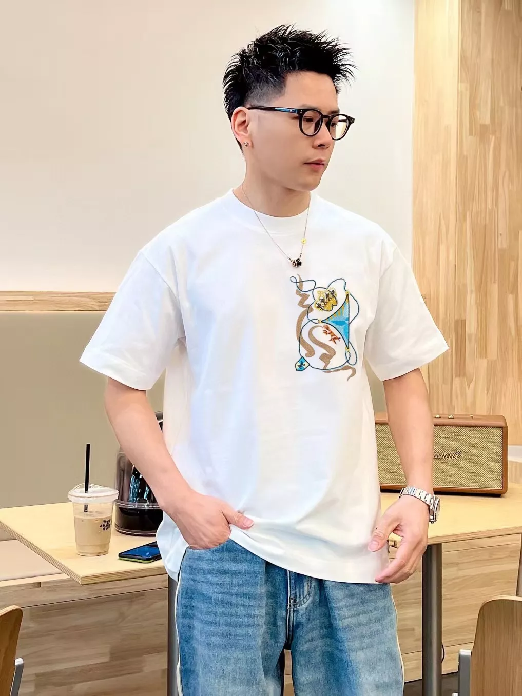 루이비통 크라운 자수 로고 반팔 티셔츠 상세 이미지 10