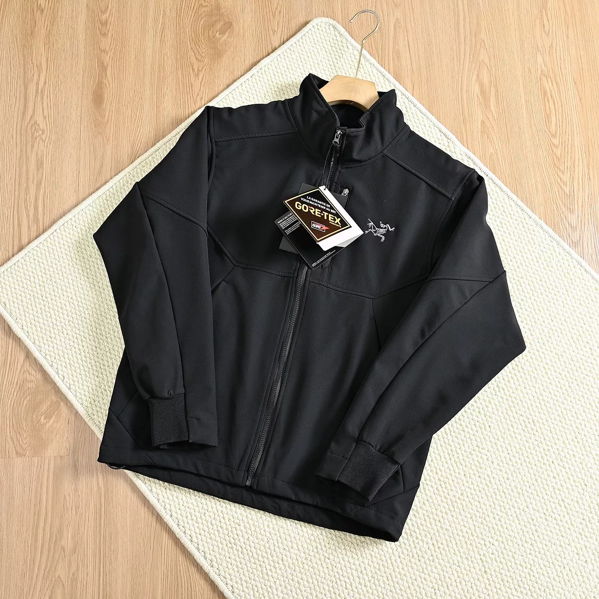 아크테릭스 자수 로고 소프트쉘 재킷 상세 이미지 5