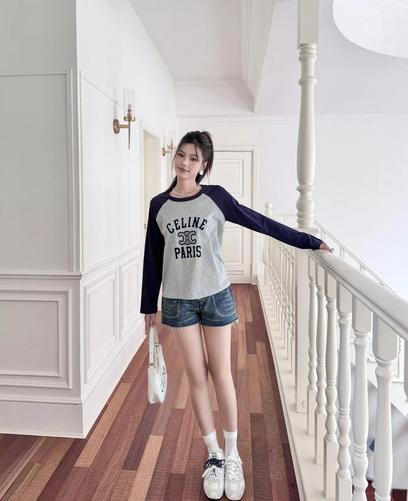 셀린느 배색 래글런 플로킹 로고 긴소매 상의 상세 이미지 12