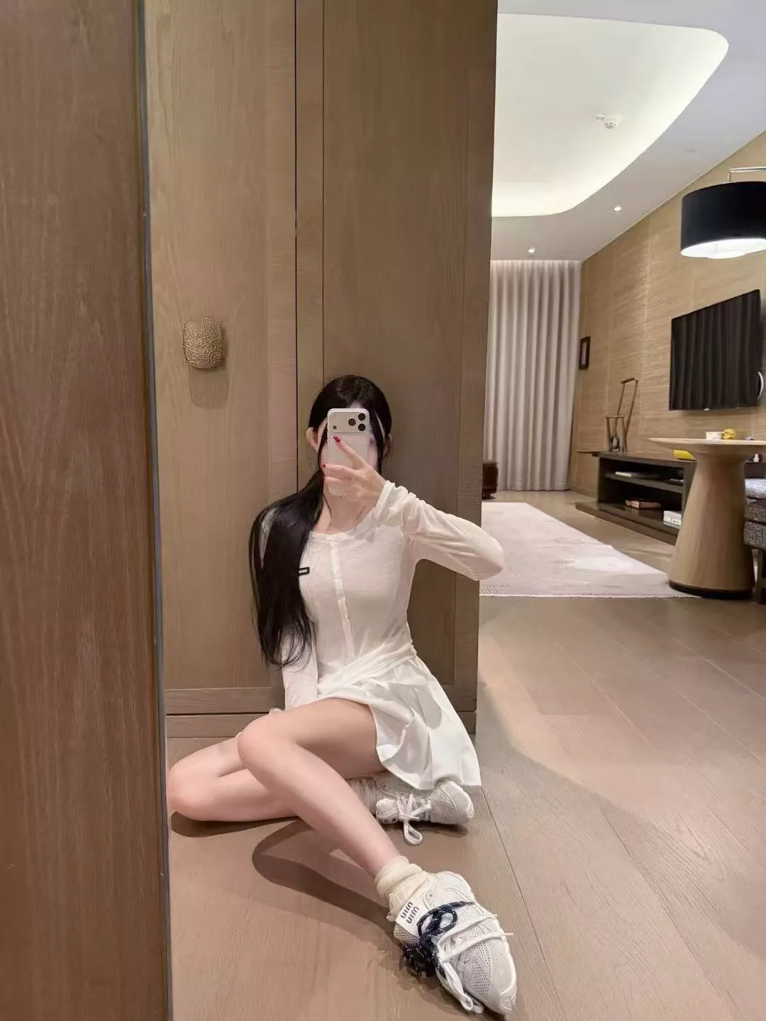 미우미우 시스루 슬림 핏 자외선 차단 긴소매 상의 상세 이미지 28