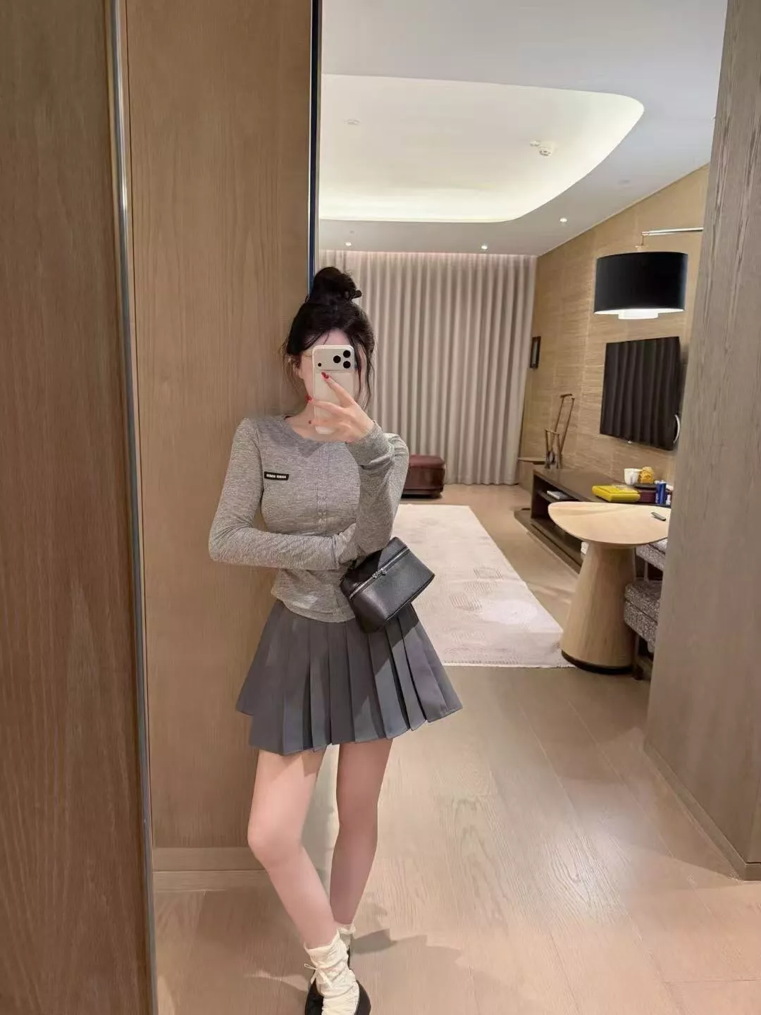 미우미우 시스루 슬림 핏 자외선 차단 긴소매 상의 상세 이미지 22
