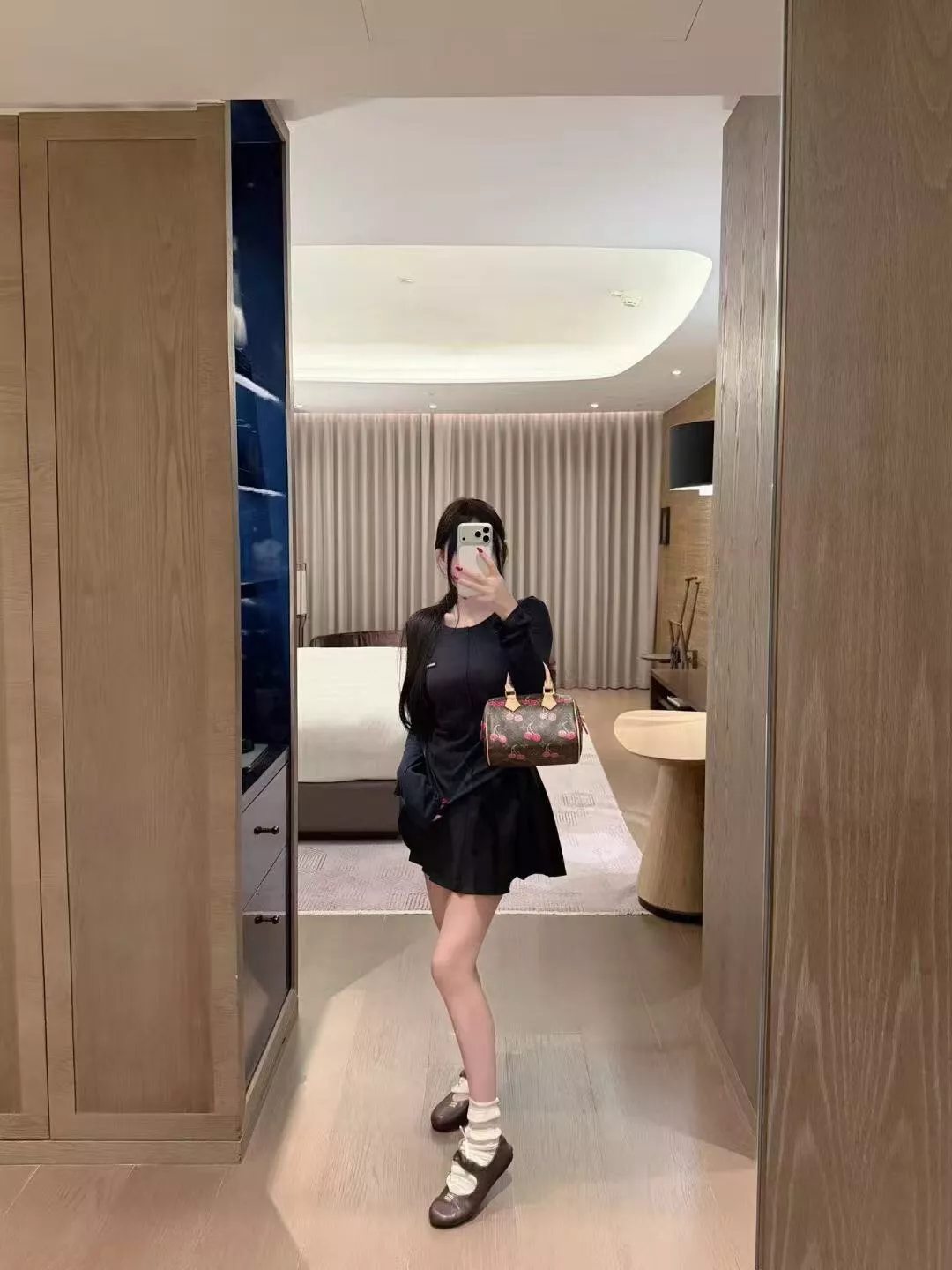 미우미우 시스루 슬림 핏 자외선 차단 긴소매 상의 상세 이미지 20