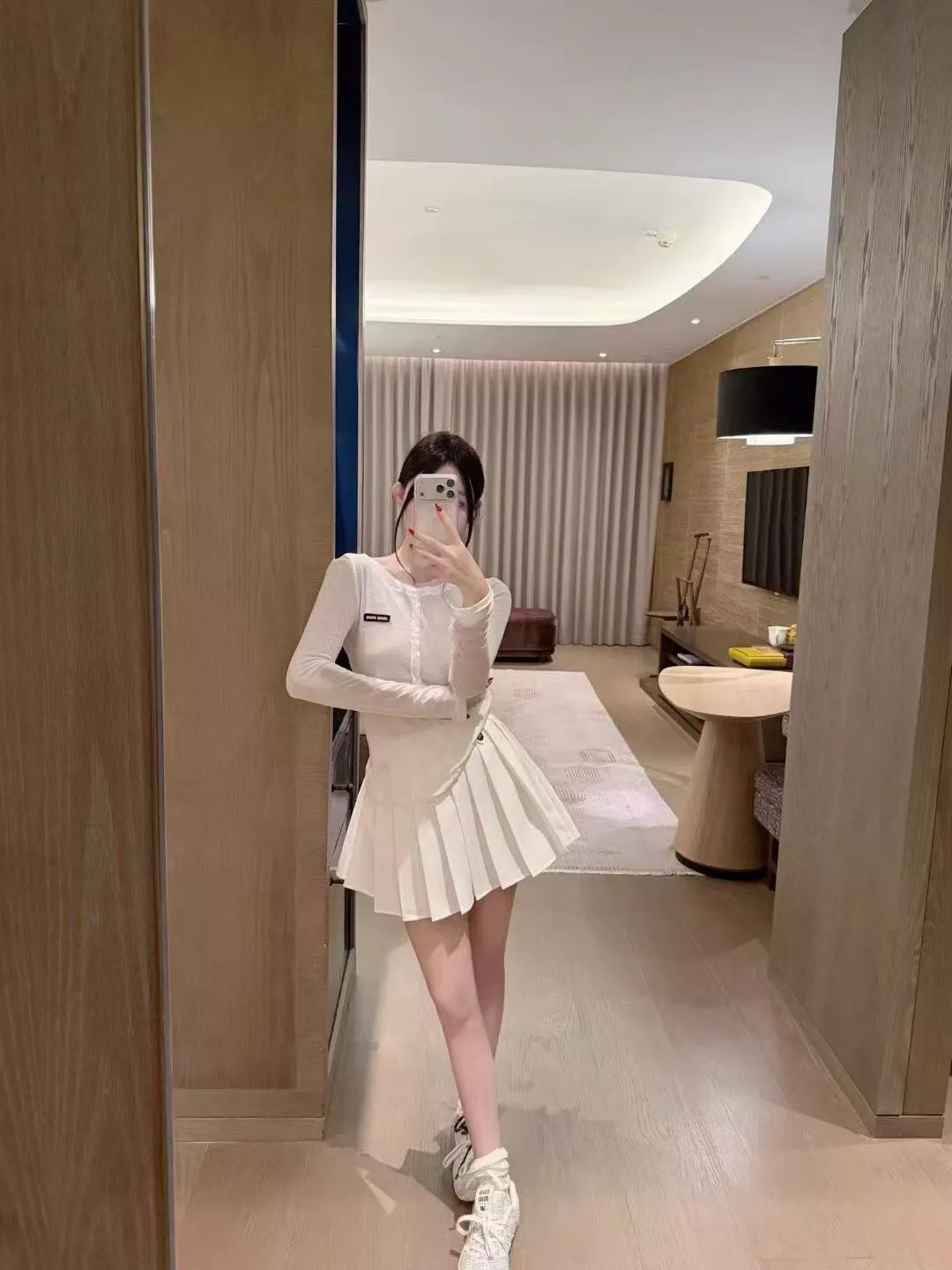 미우미우 시스루 슬림 핏 자외선 차단 긴소매 상의 상세 이미지 29