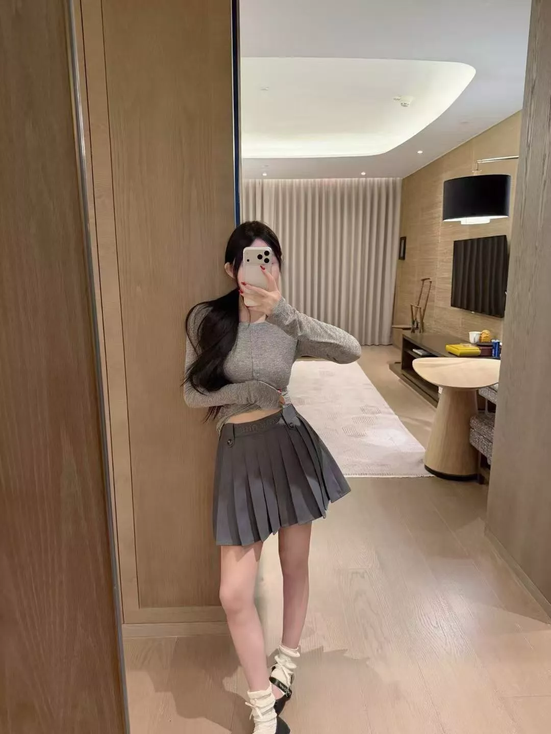 미우미우 시스루 슬림 핏 자외선 차단 긴소매 상의 상세 이미지 23
