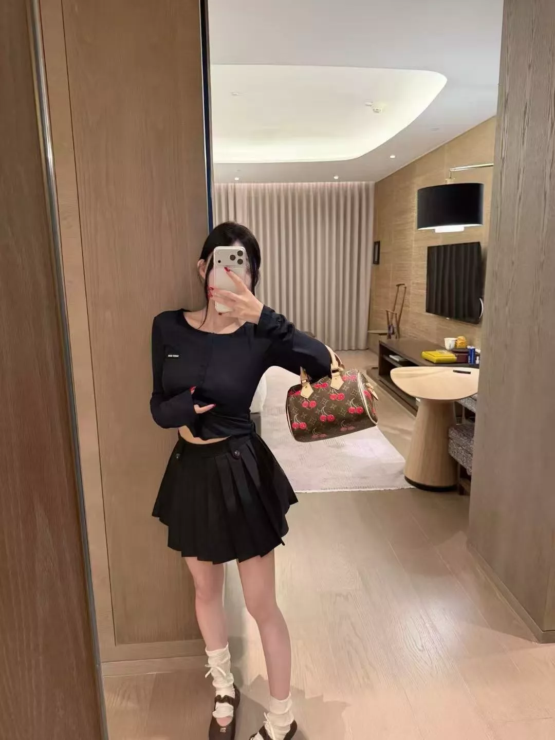 미우미우 시스루 슬림 핏 자외선 차단 긴소매 상의 상세 이미지 19