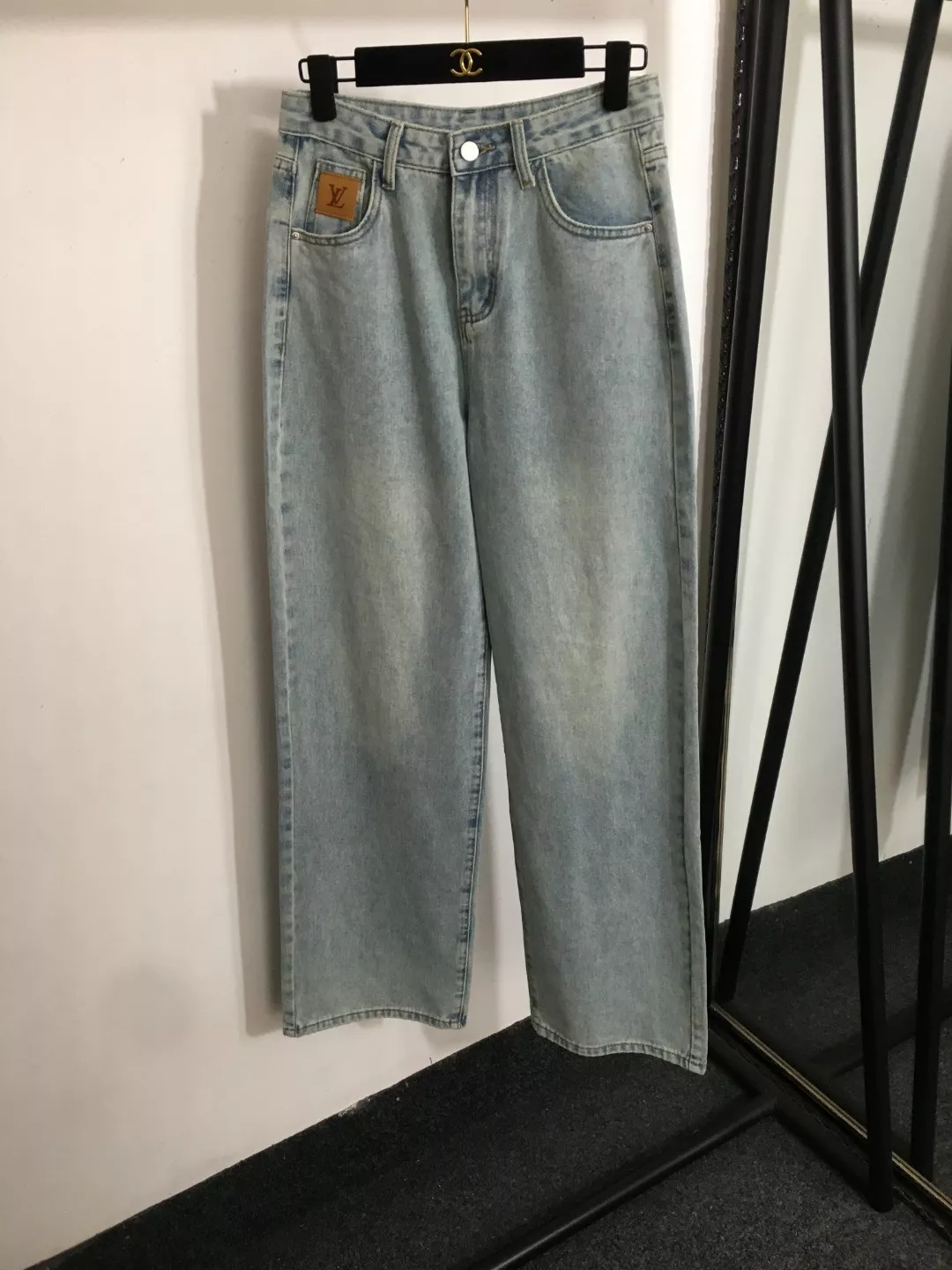 루이비통 로고 가죽패치 워싱 데님 팬츠 상세 이미지 1