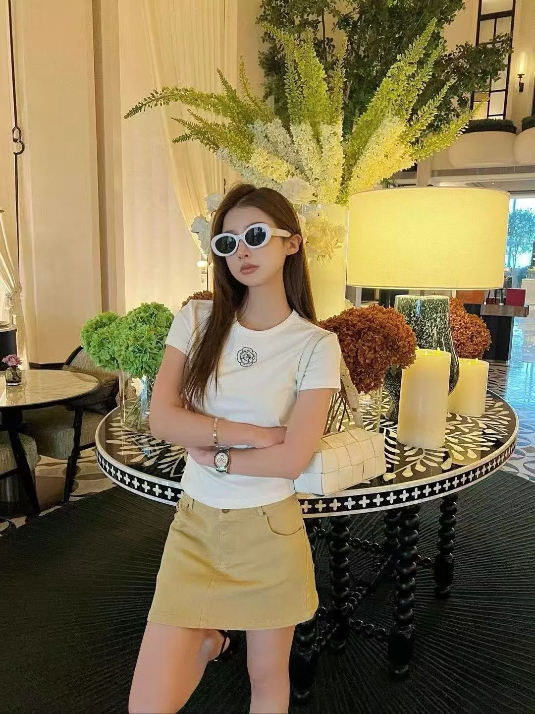 샤넬 까멜리아 장식 슬림 반소매 티셔츠 상세 이미지 20