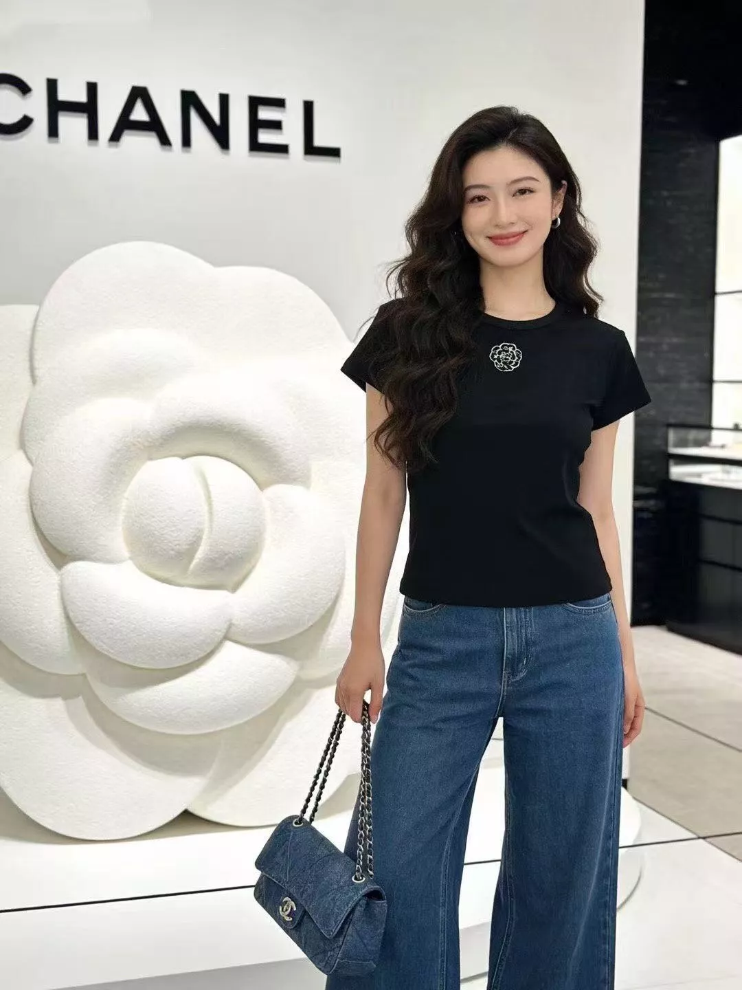 샤넬 까멜리아 장식 슬림 반소매 티셔츠 상세 이미지 13