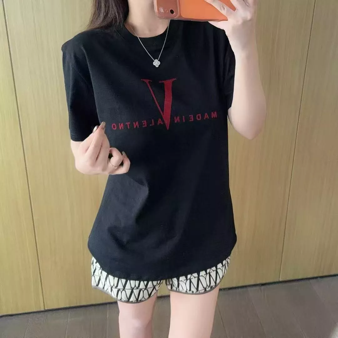 발렌티노 브이 레터링 코튼 반소매 티셔츠 상세 이미지 18
