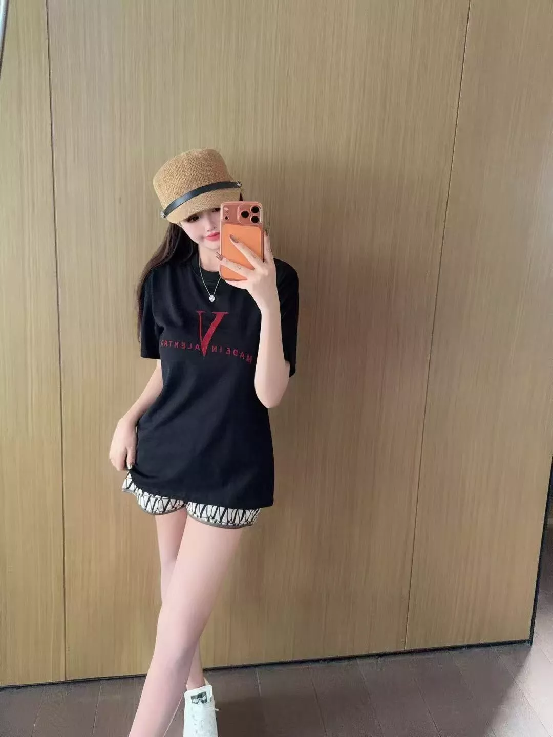 발렌티노 브이 레터링 코튼 반소매 티셔츠 상세 이미지 24