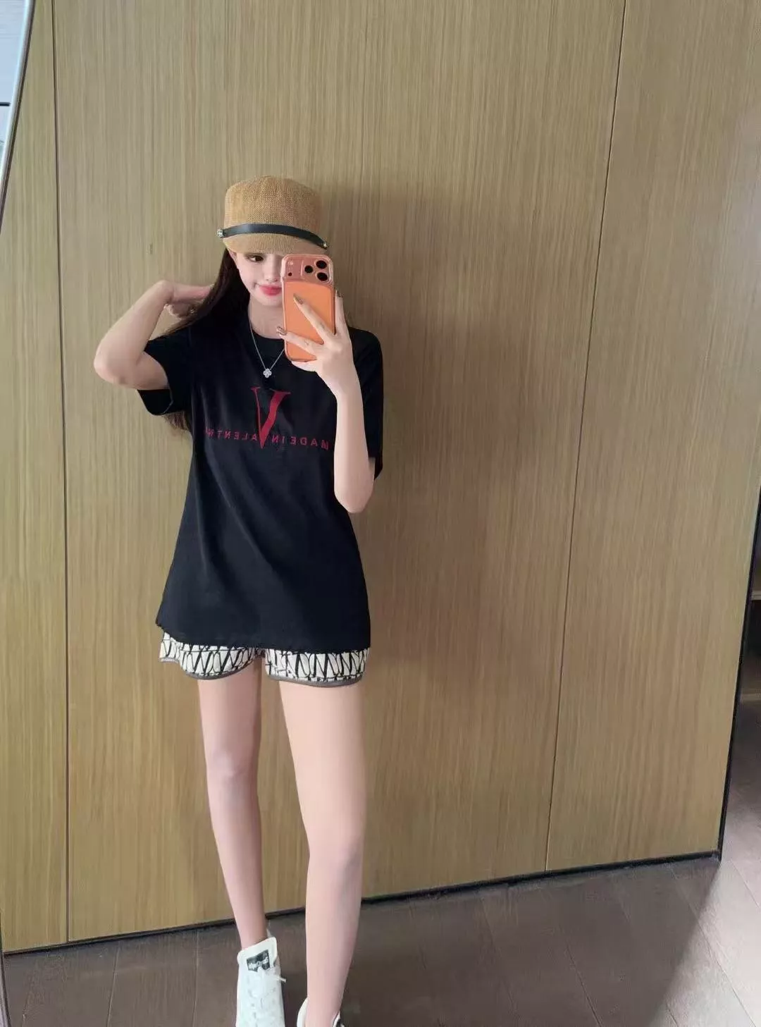 발렌티노 브이 레터링 코튼 반소매 티셔츠 상세 이미지 23