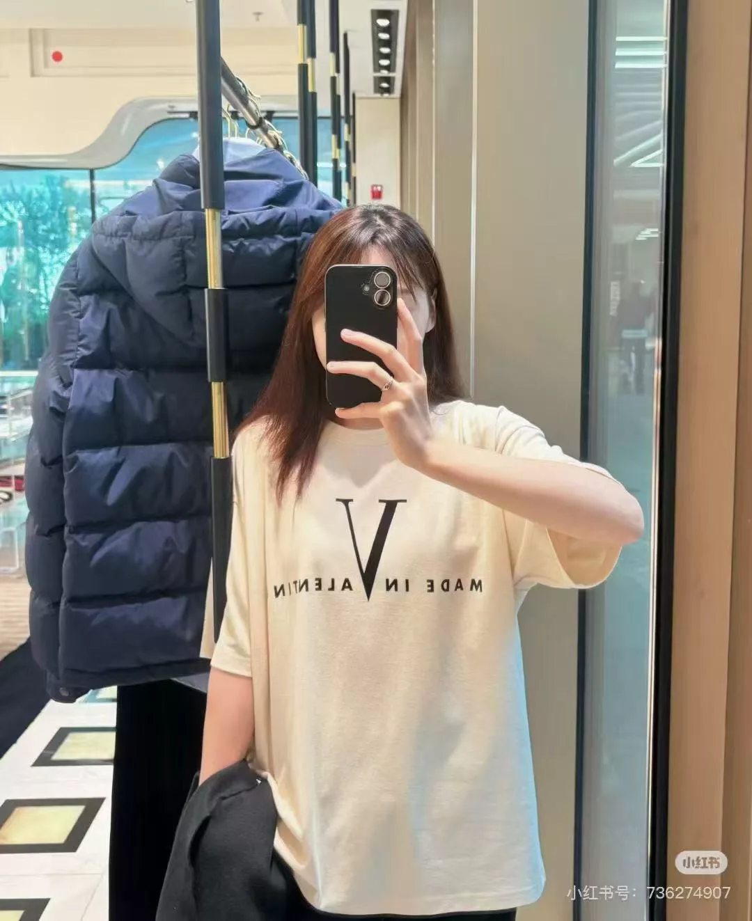 발렌티노 브이 레터링 코튼 반소매 티셔츠 상세 이미지 13