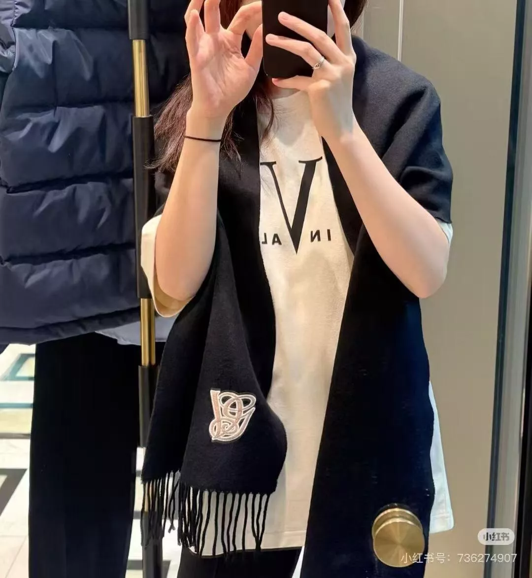 발렌티노 브이 레터링 코튼 반소매 티셔츠 상세 이미지 14