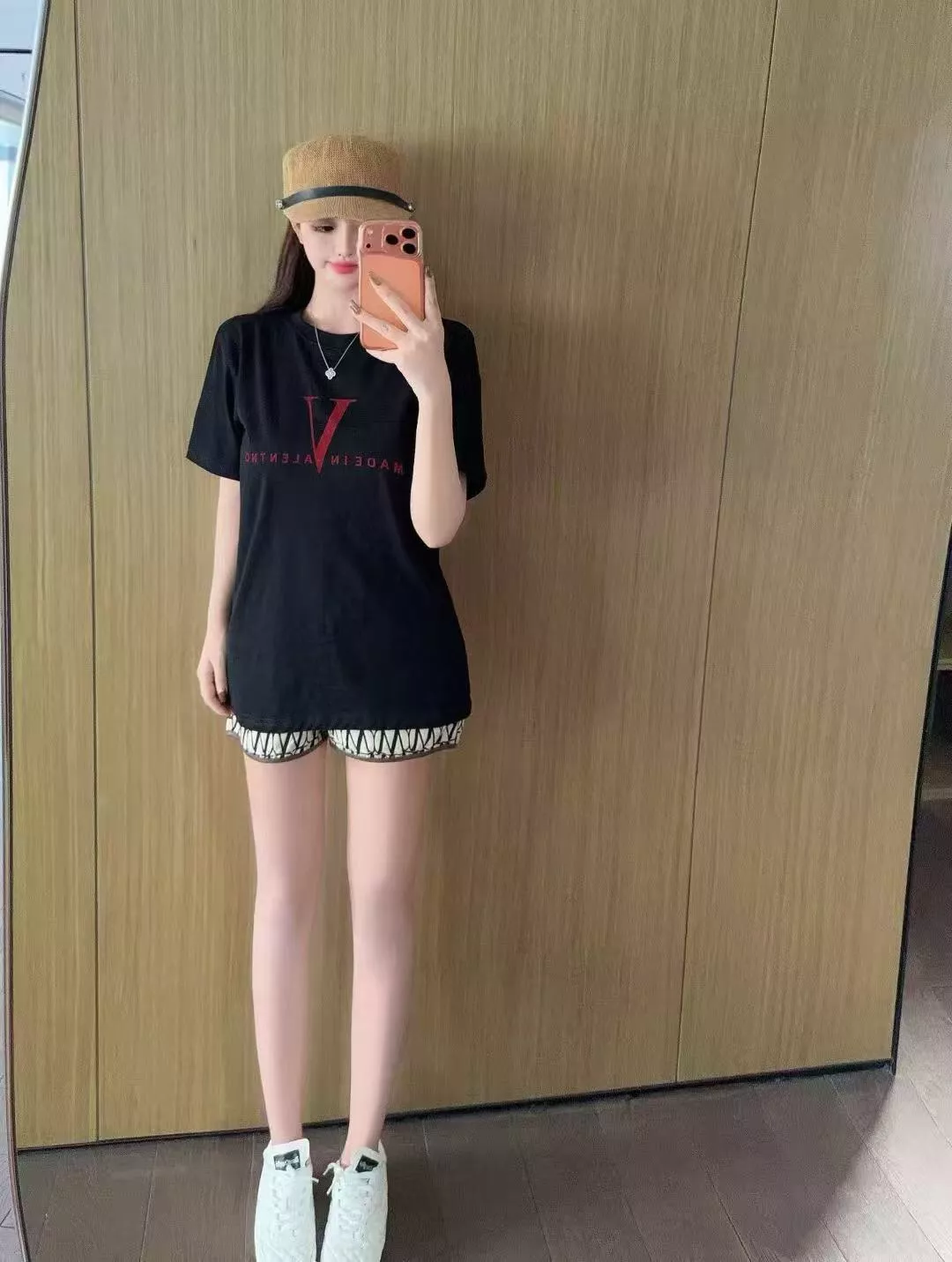 발렌티노 브이 레터링 코튼 반소매 티셔츠 상세 이미지 22
