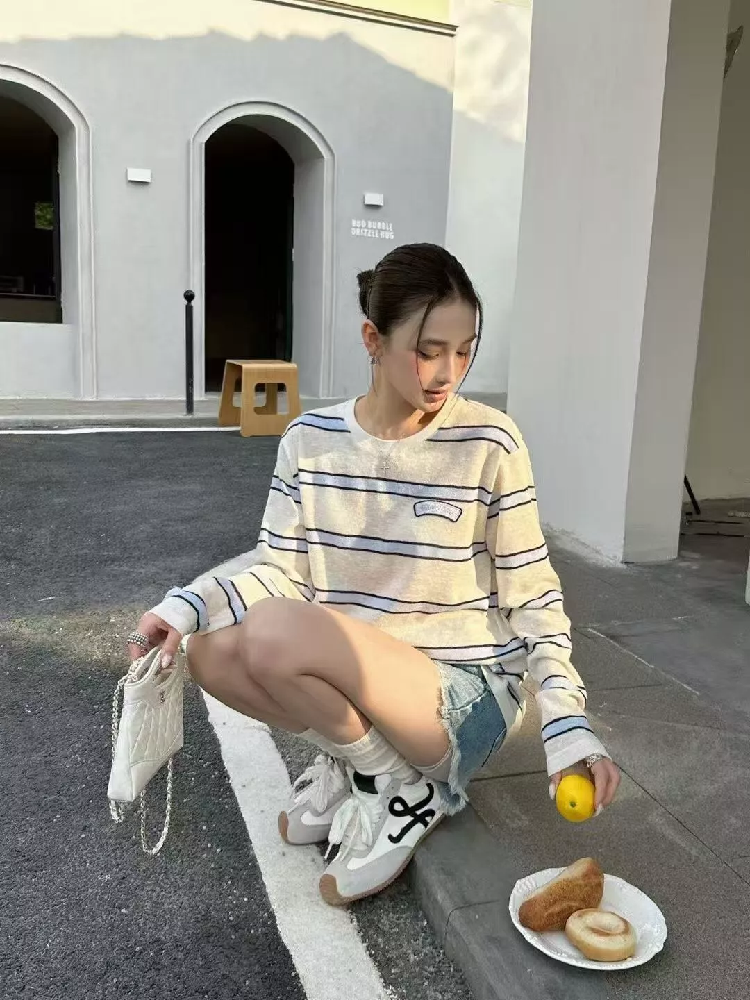 미우미우 자수 레터링 배색 스트라이프 긴소매 티셔츠 상세 이미지 12