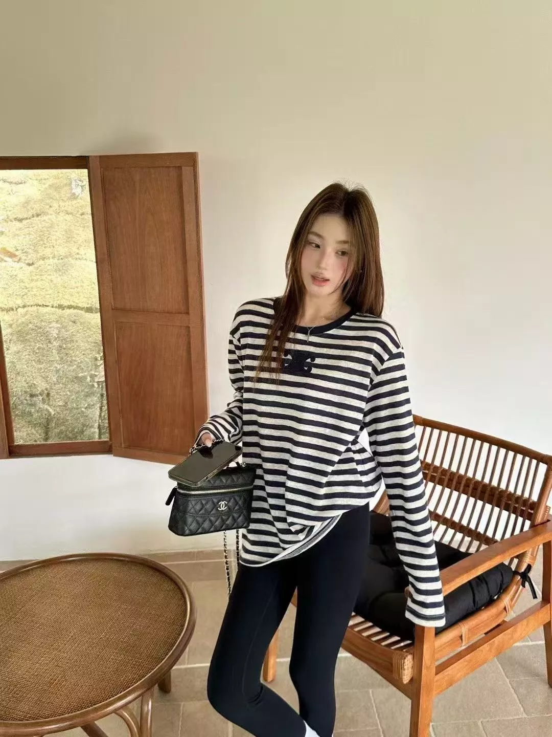 셀린느 로고 자수 스트라이프 긴소매 티셔츠 상세 이미지 14