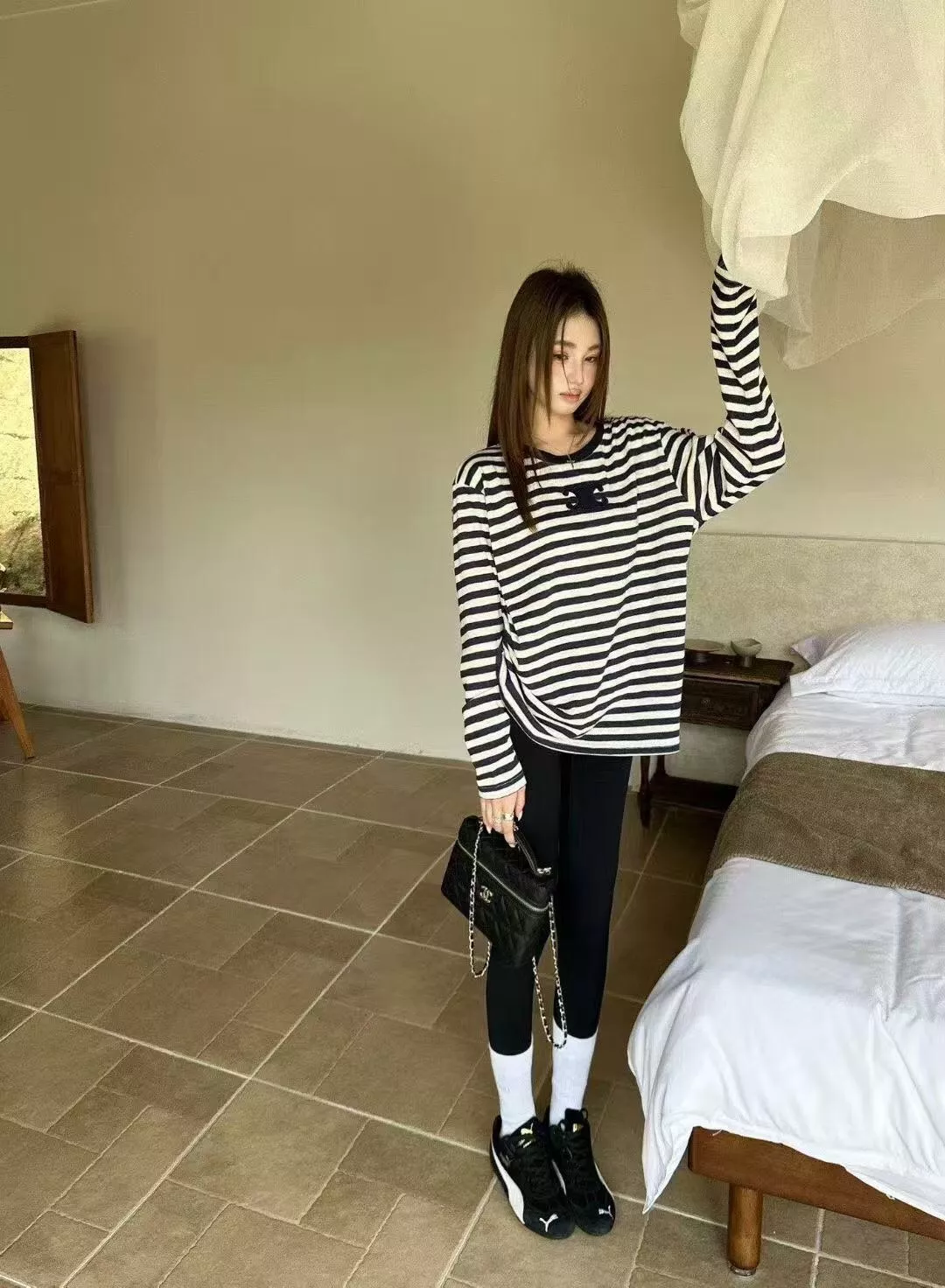 셀린느 로고 자수 스트라이프 긴소매 티셔츠 상세 이미지 15