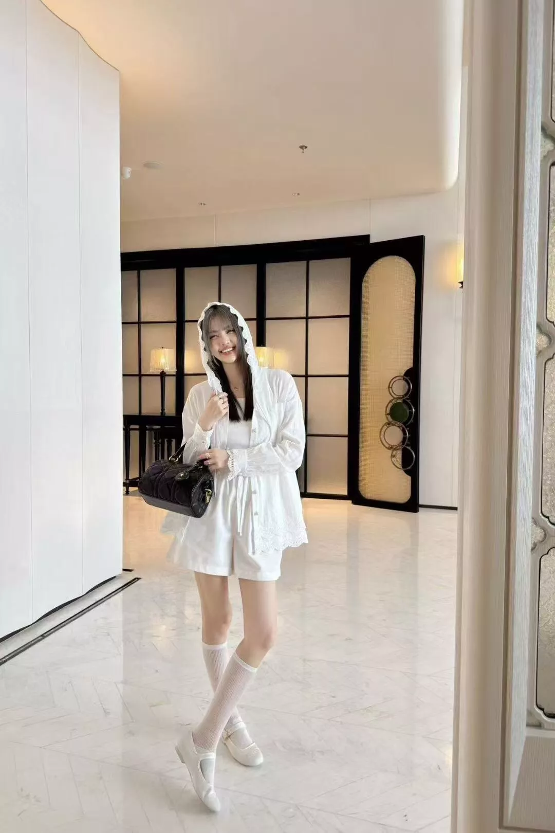 디올 벌 자수 진주 버튼 레이스 후드 린넨 셔츠 상세 이미지 16