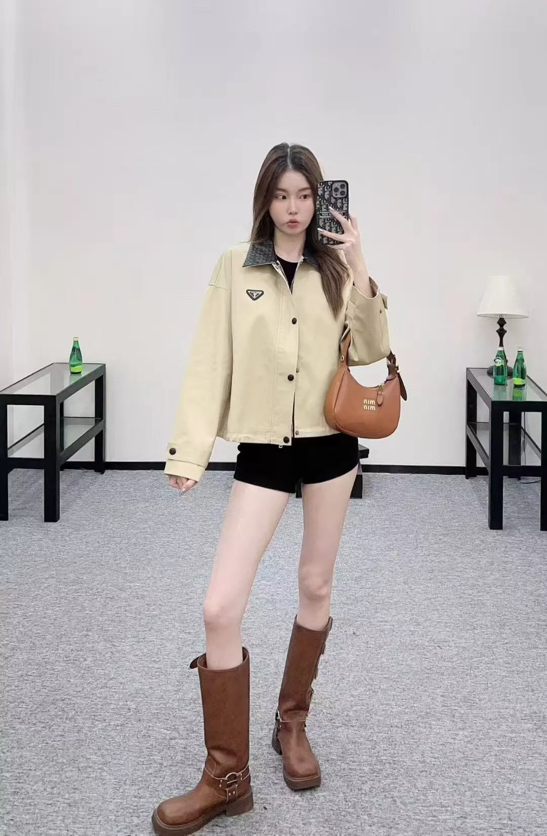 프라다 삼각 로고 장식 배색 카라 집업 아우터 상세 이미지 12