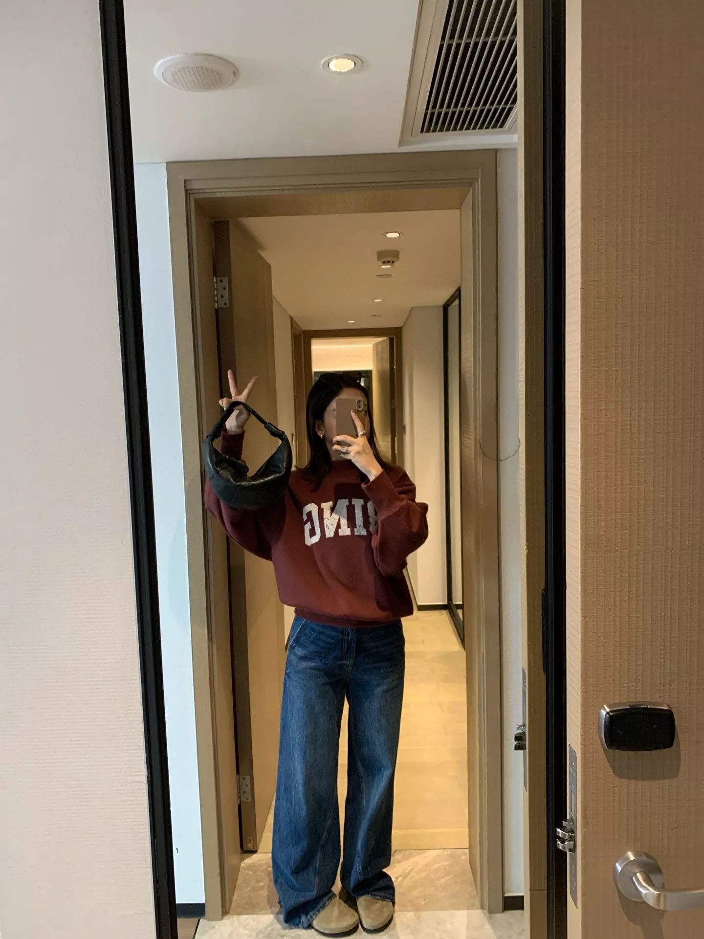 애니빙 빈티지 레터링 기모 맨투맨 상세 이미지 17