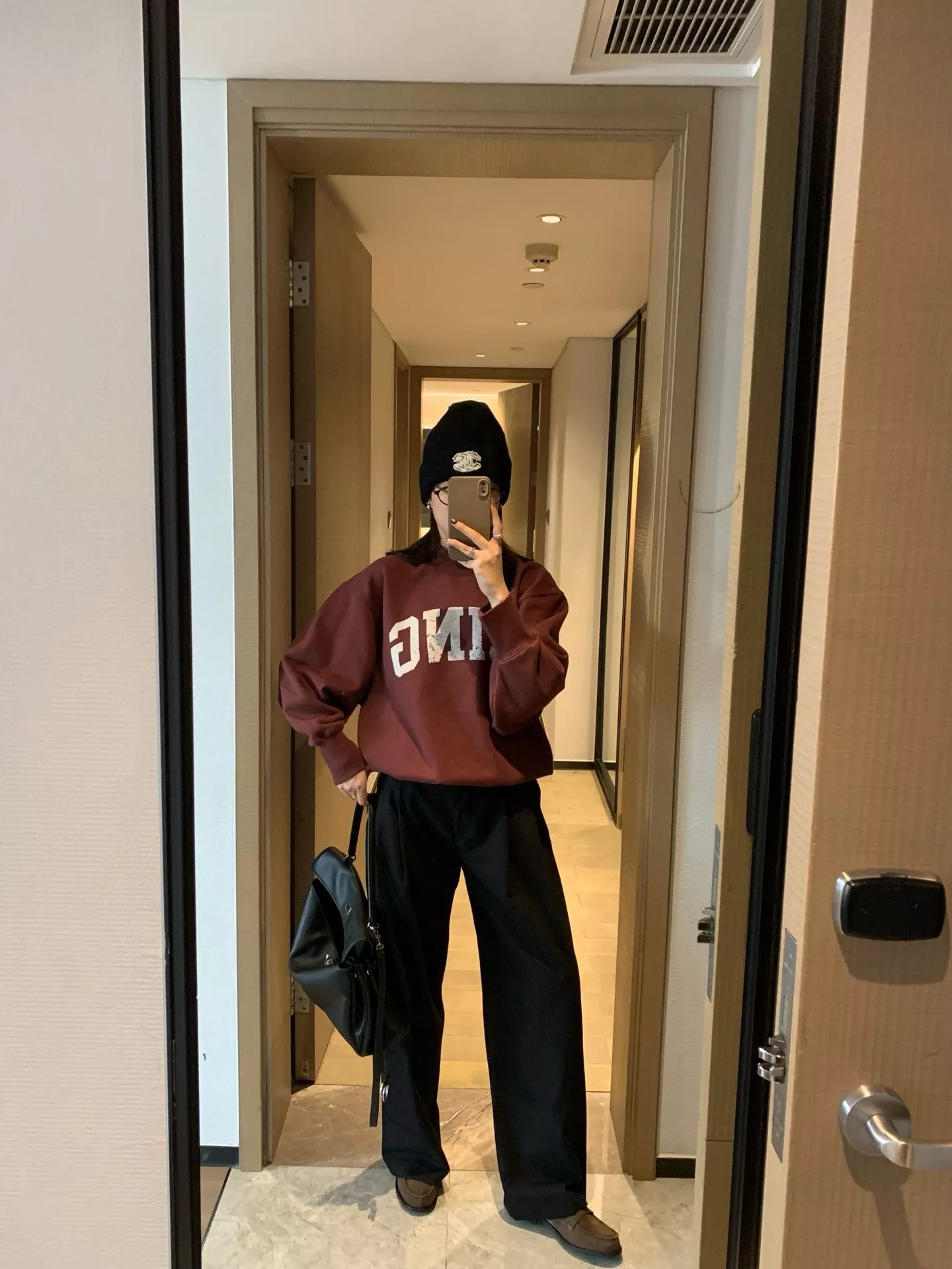 애니빙 빈티지 레터링 기모 맨투맨 상세 이미지 24