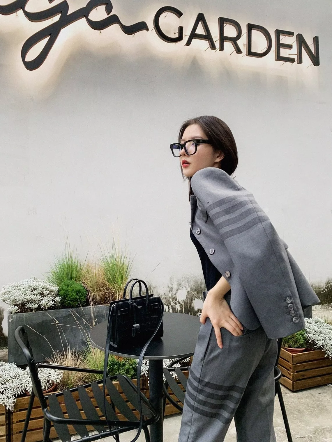 톰브라운 사선 완장 포인트 싱글 재킷 상세 이미지 12