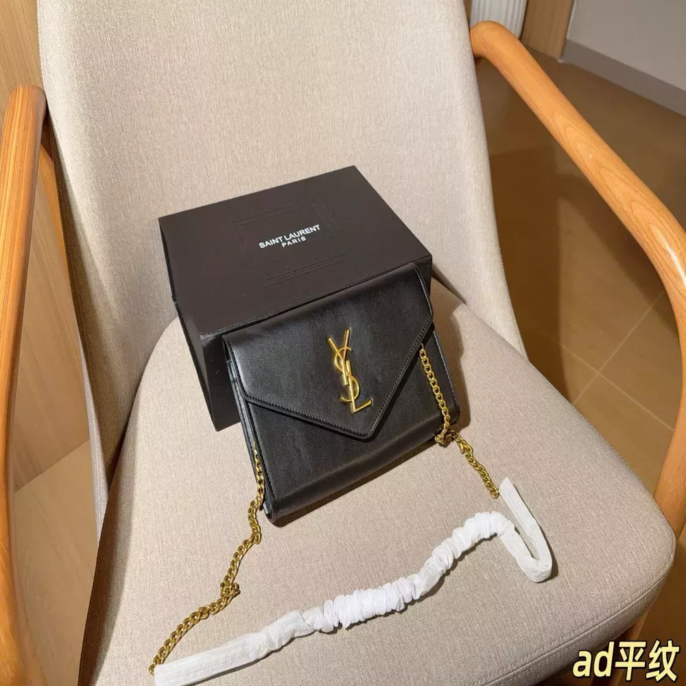 입생로랑 체인 스트랩 엔벨롭 백