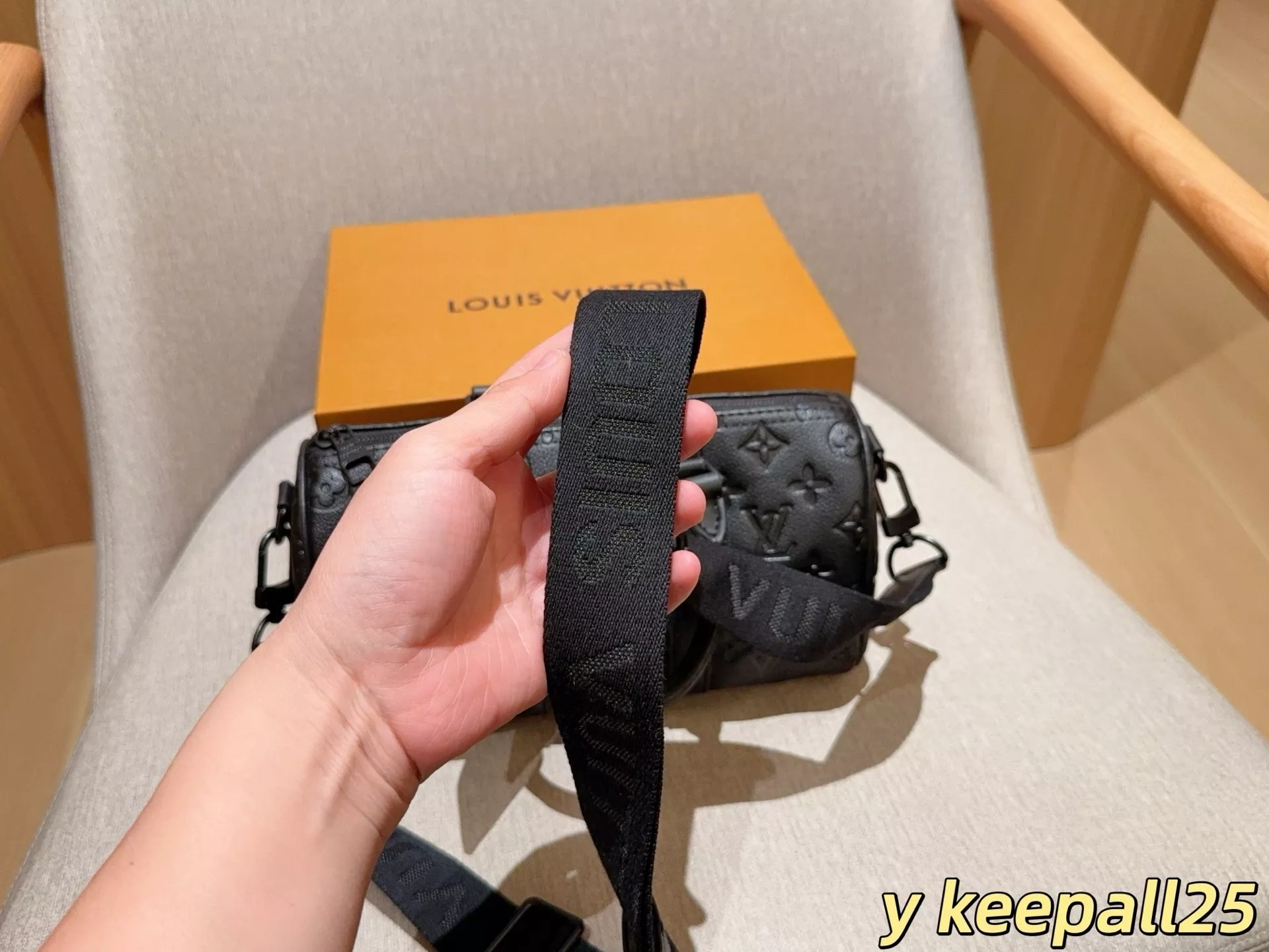 루이비통 엠보 모노그램 키폴 25 백 상세 이미지 8
