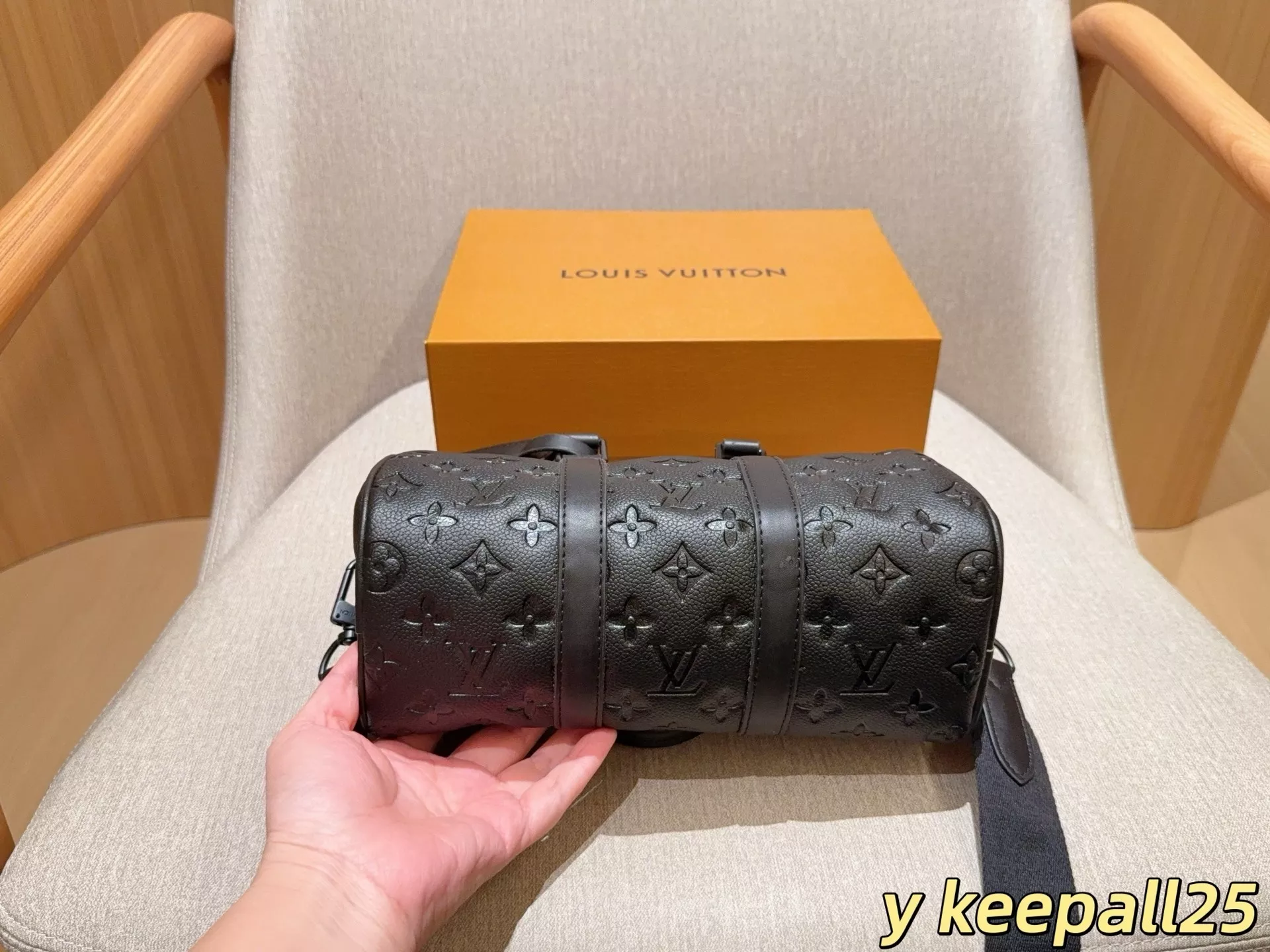 루이비통 엠보 모노그램 키폴 25 백 상세 이미지 6