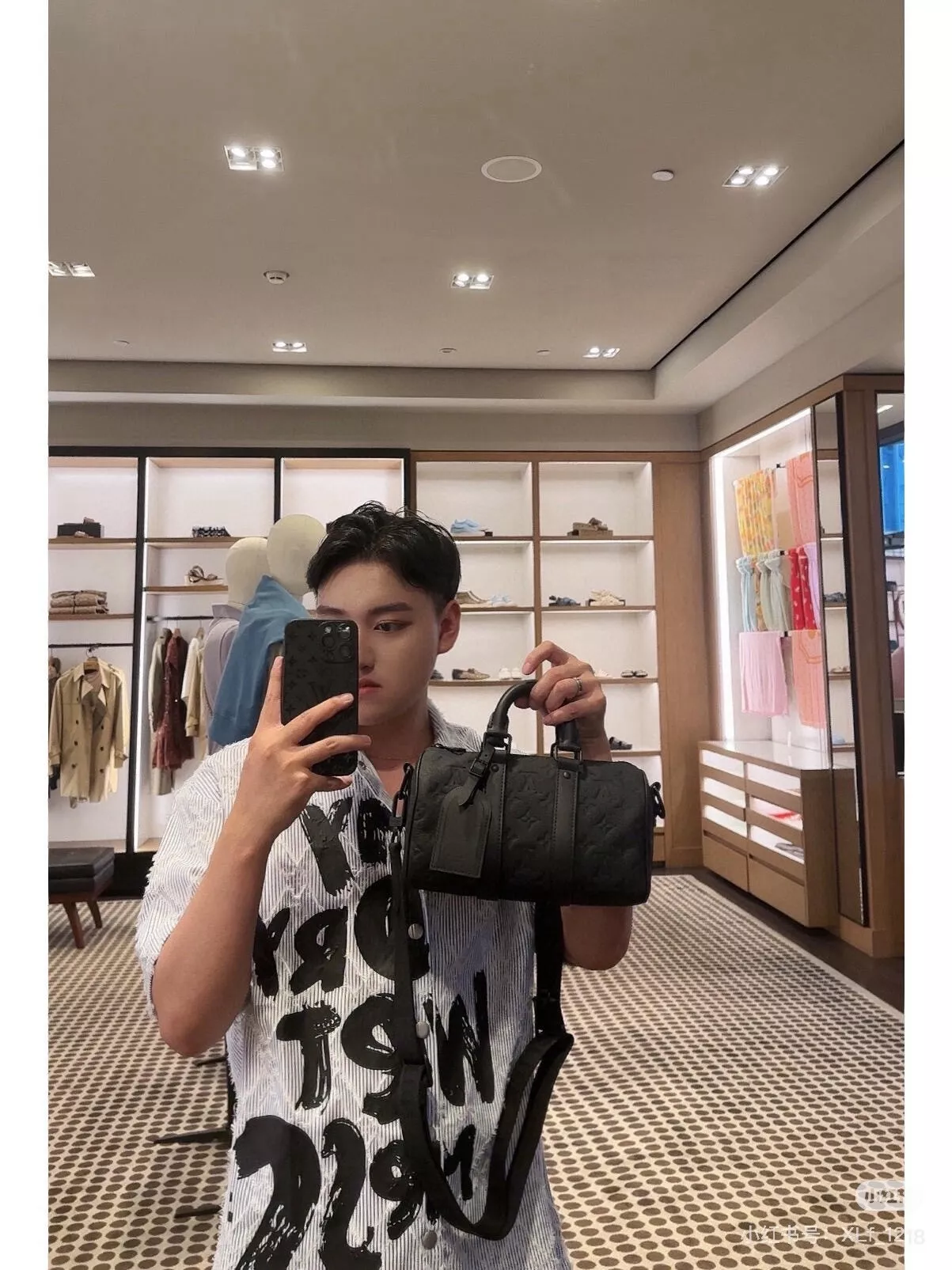 루이비통 엠보 모노그램 키폴 25 백 상세 이미지 10