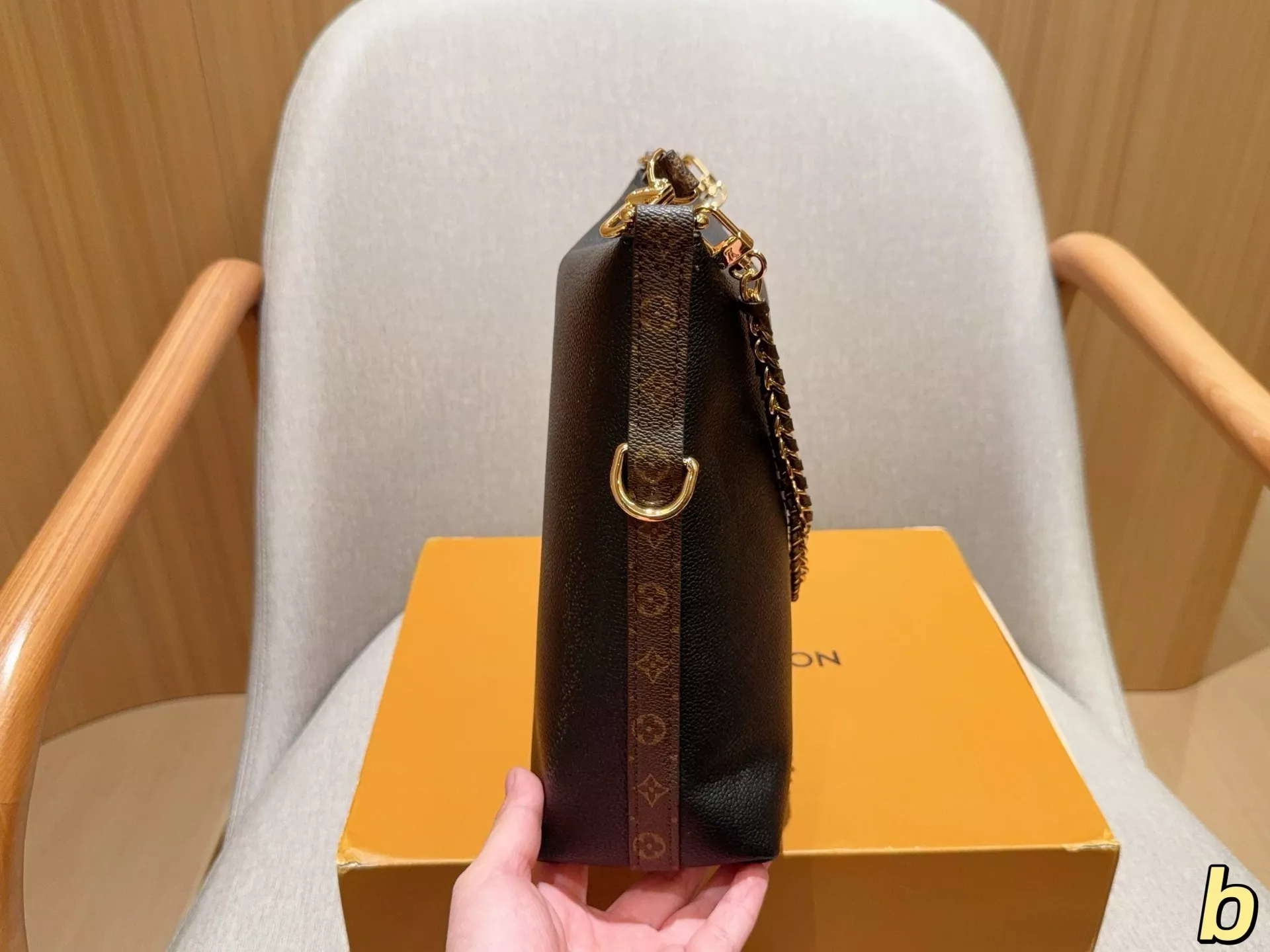루이비통 멀티패스 체인 숄더백 상세 이미지 5