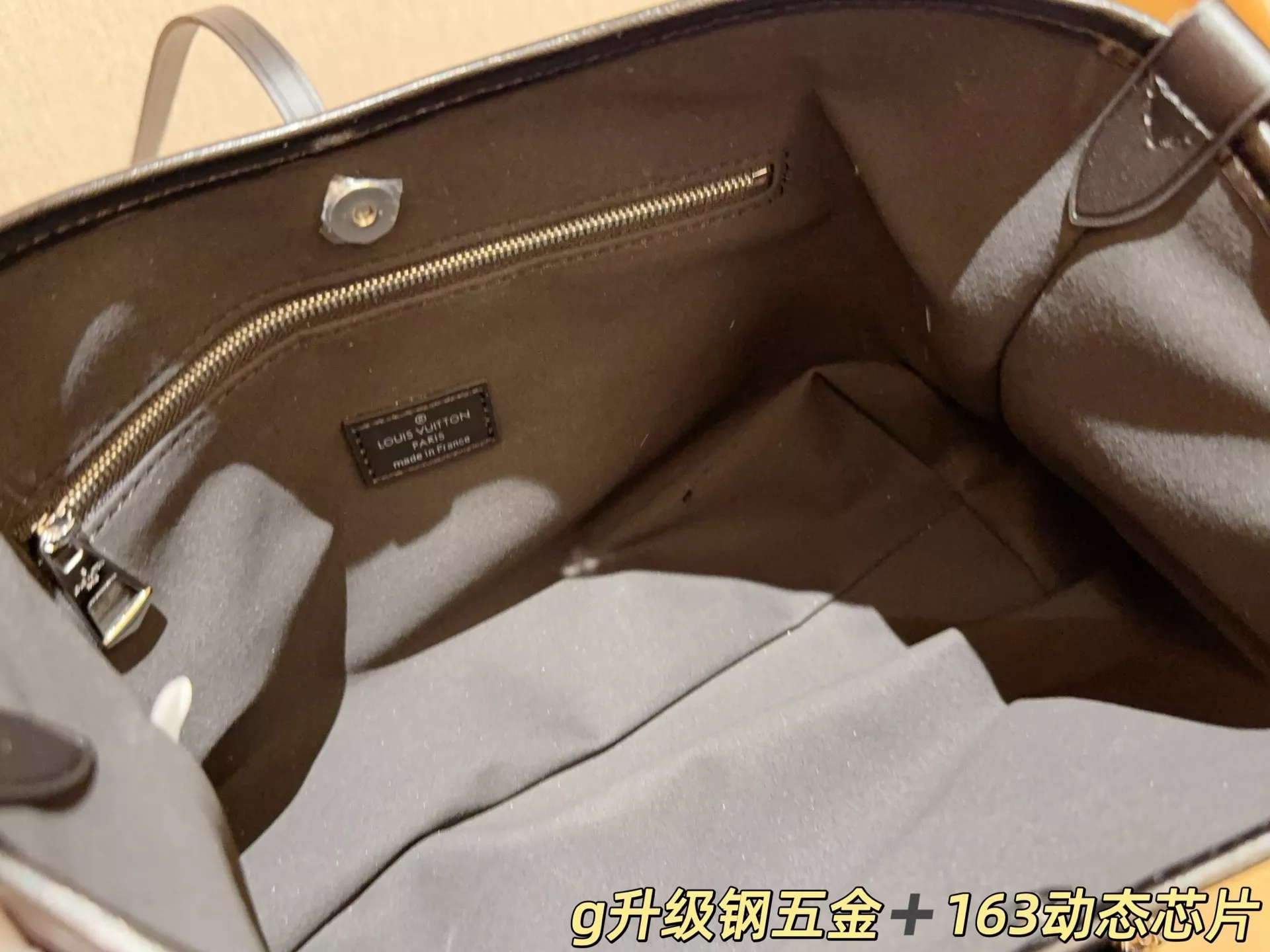 루이비통 캐리올 블랙 체인 숄더백 상세 이미지 9