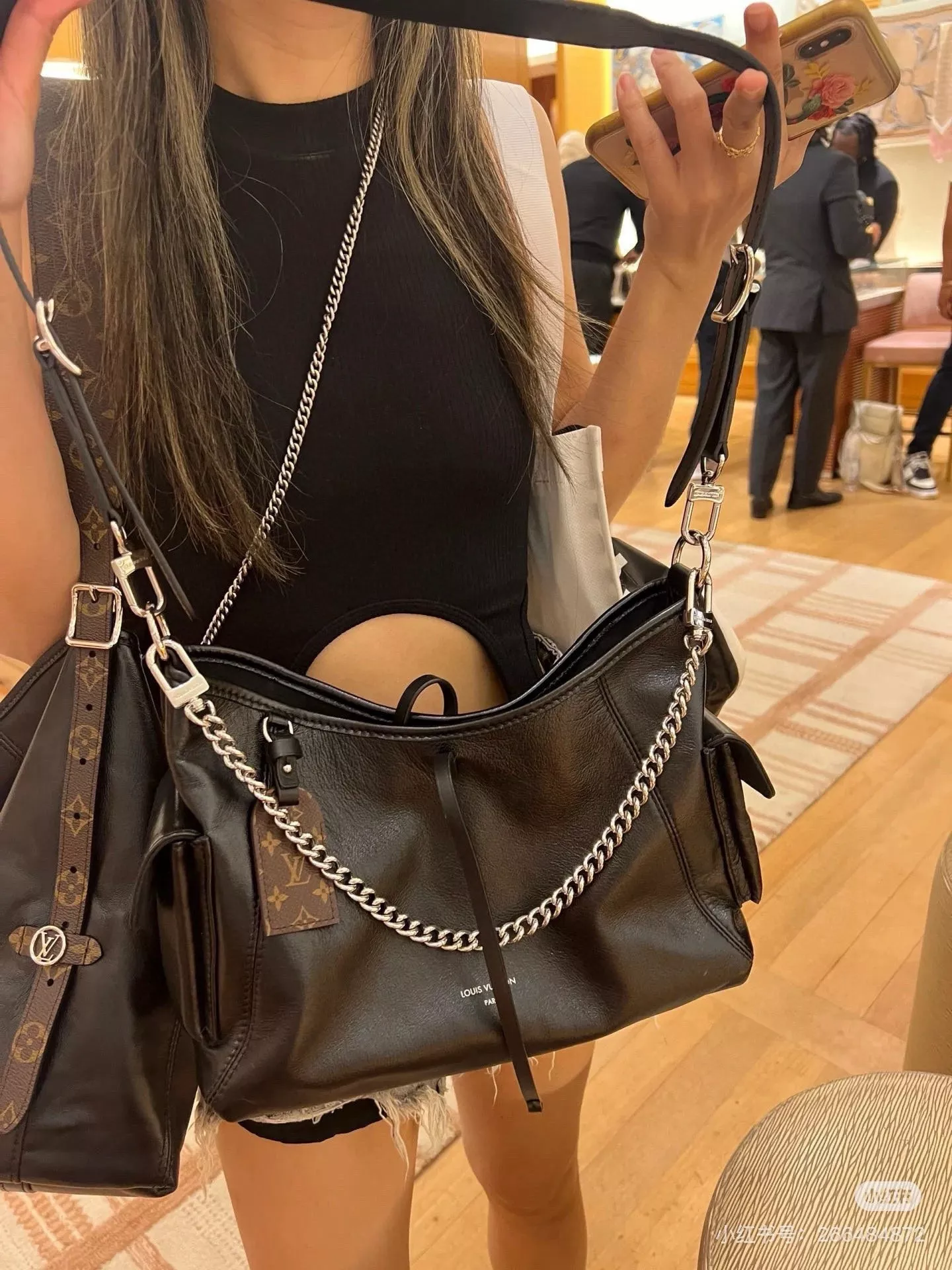루이비통 캐리올 블랙 체인 숄더백 상세 이미지 11
