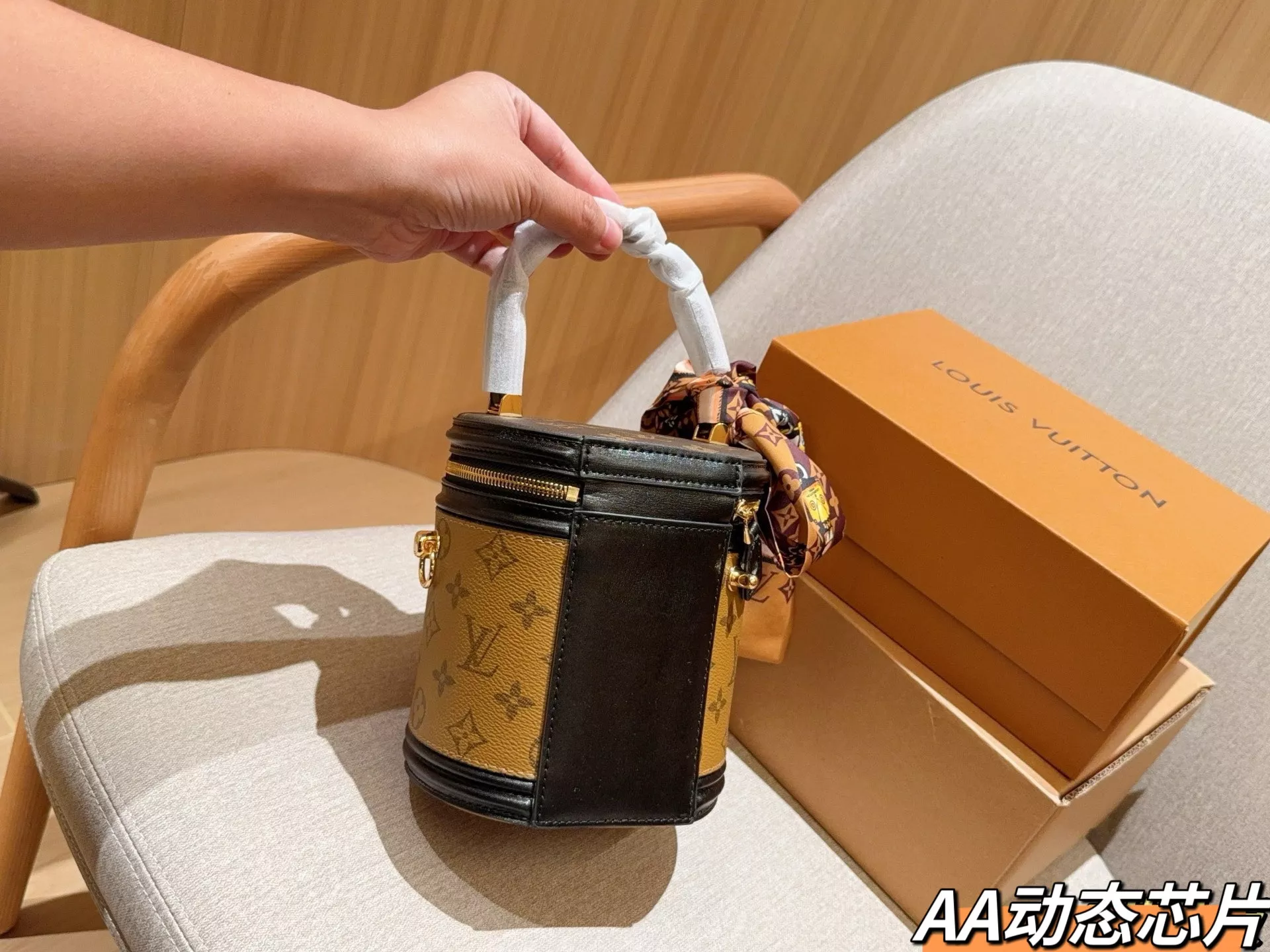 루이비통 모노그램 원통형 드로우스트링 백 상세 이미지 4