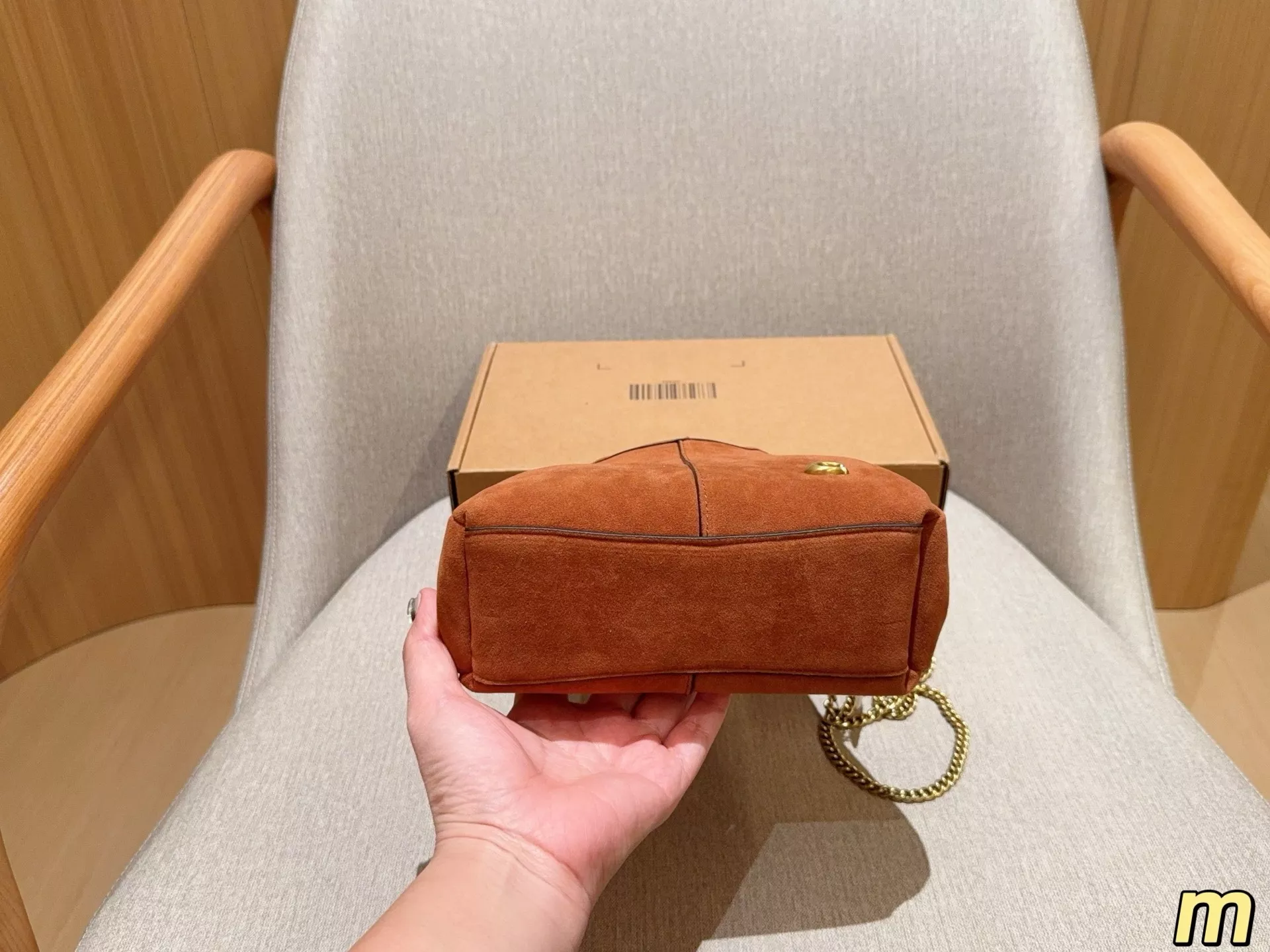 코치 라나 스웨이드 버킷 스타일 백 상세 이미지 6
