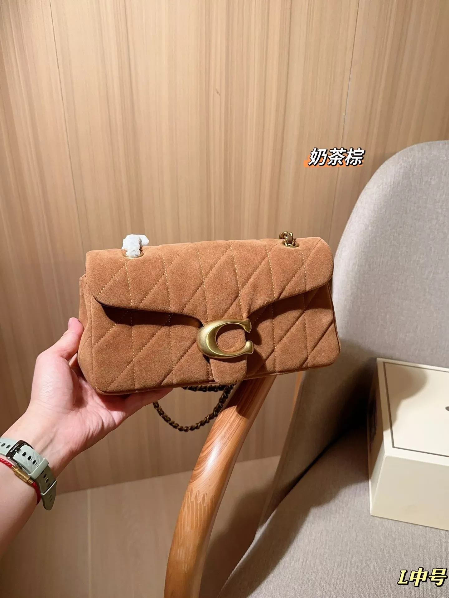 코치 스웨이드 체인 플랩백 상세 이미지 18