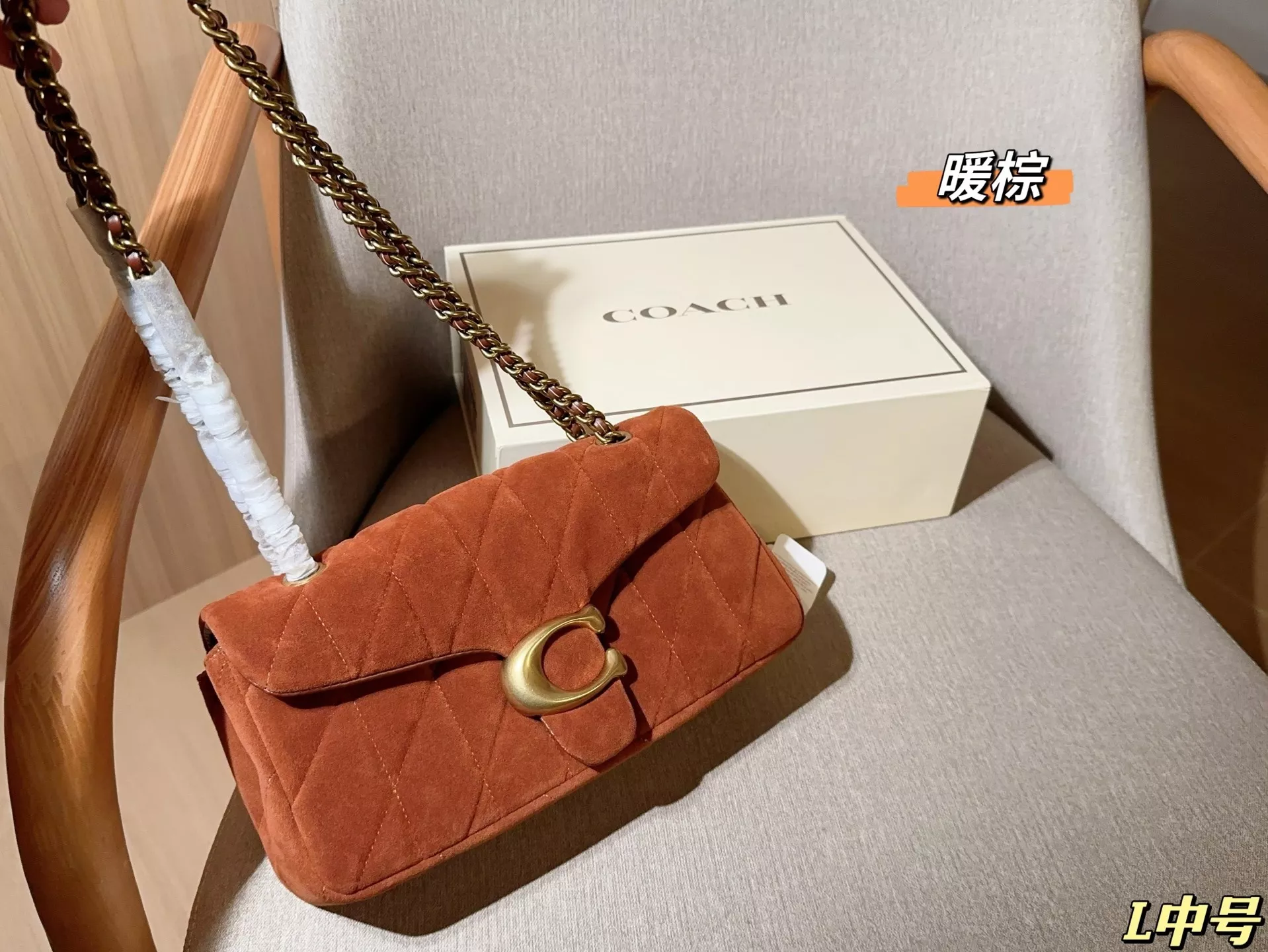 코치 스웨이드 체인 플랩백 상세 이미지 2
