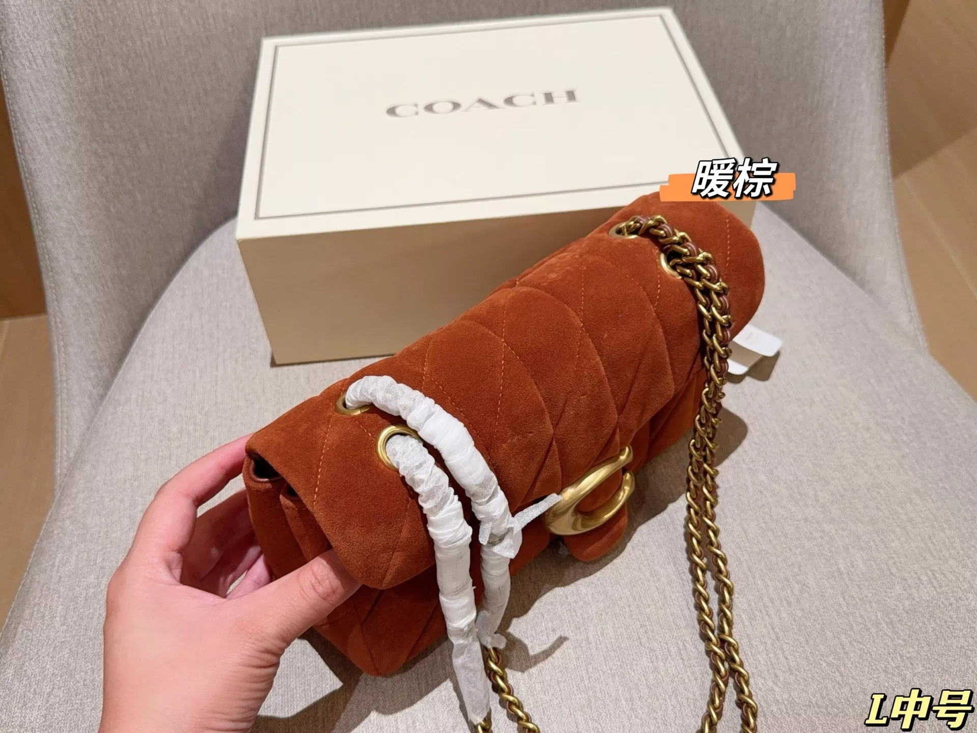 코치 스웨이드 체인 플랩백 상세 이미지 7