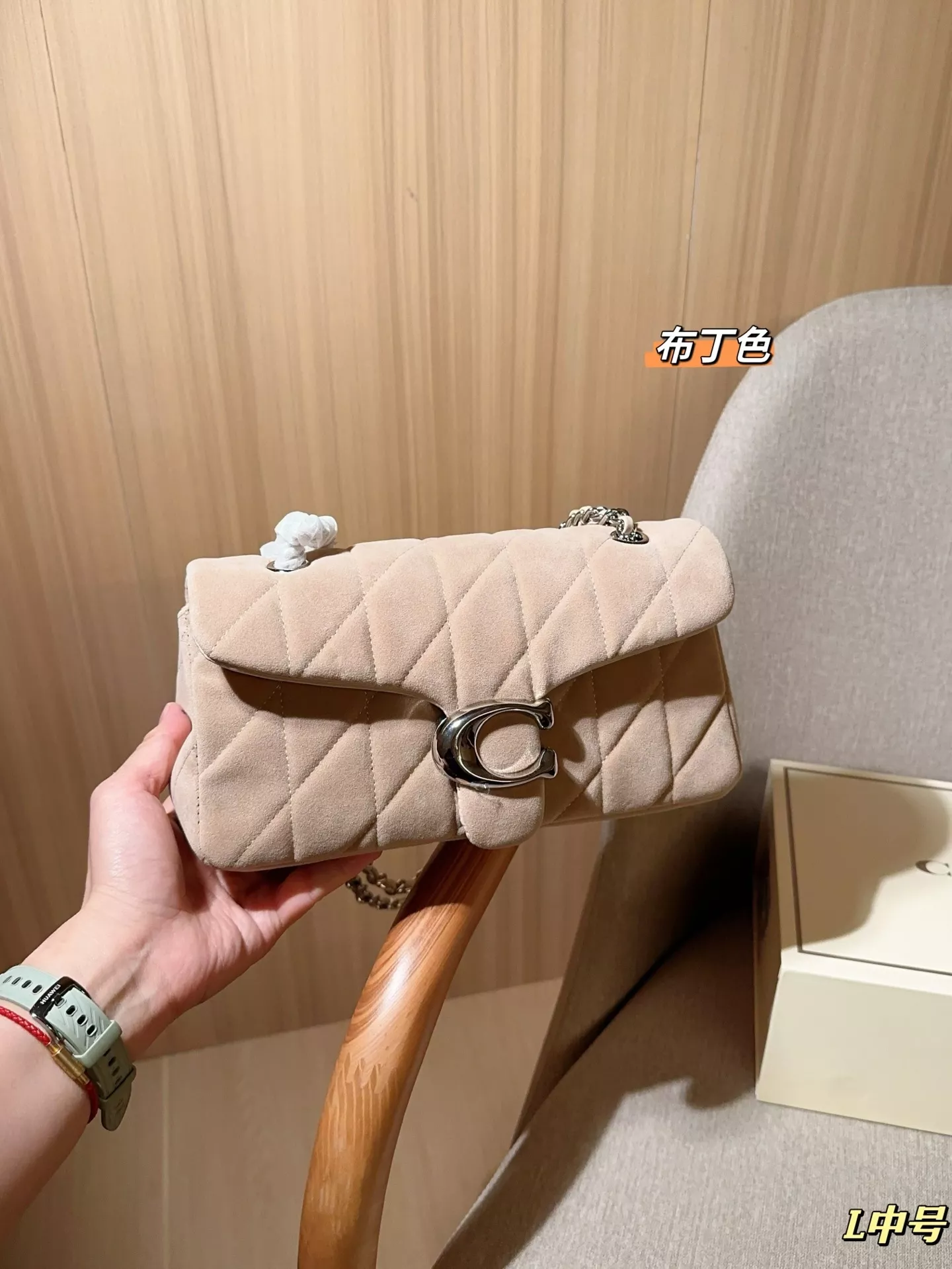코치 스웨이드 체인 플랩백 상세 이미지 27