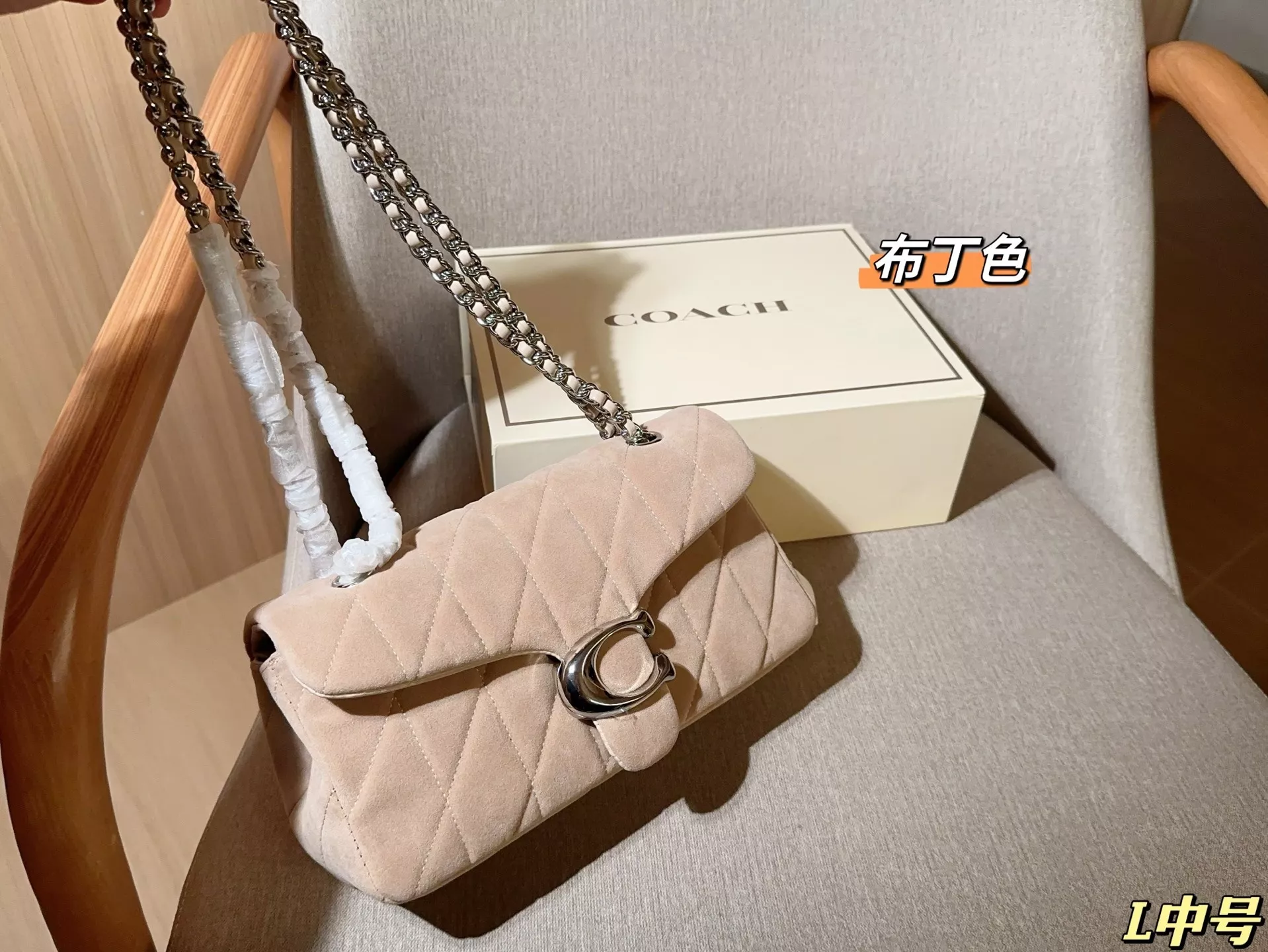코치 스웨이드 체인 플랩백 상세 이미지 26