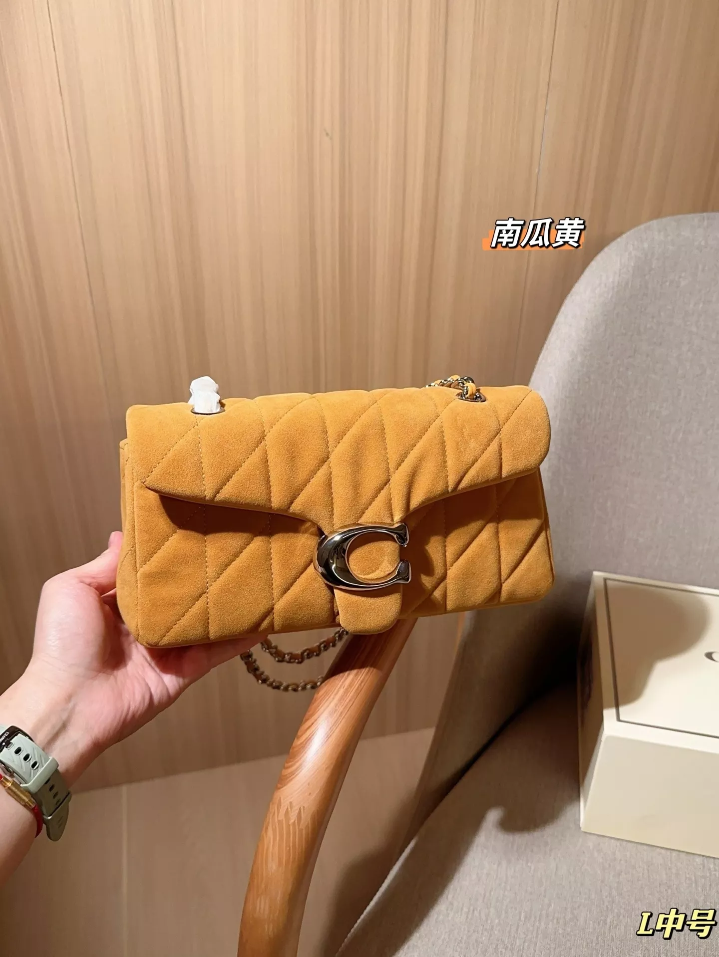 코치 스웨이드 체인 플랩백 상세 이미지 21