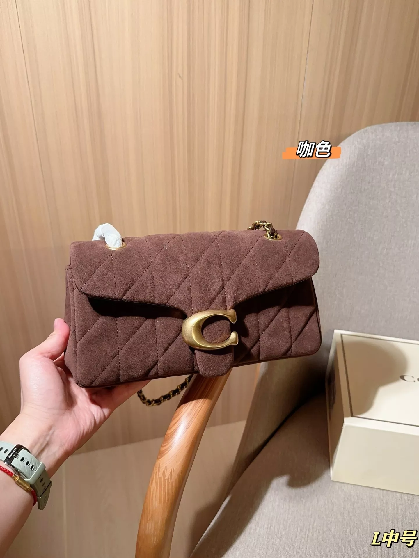 코치 스웨이드 체인 플랩백 상세 이미지 24