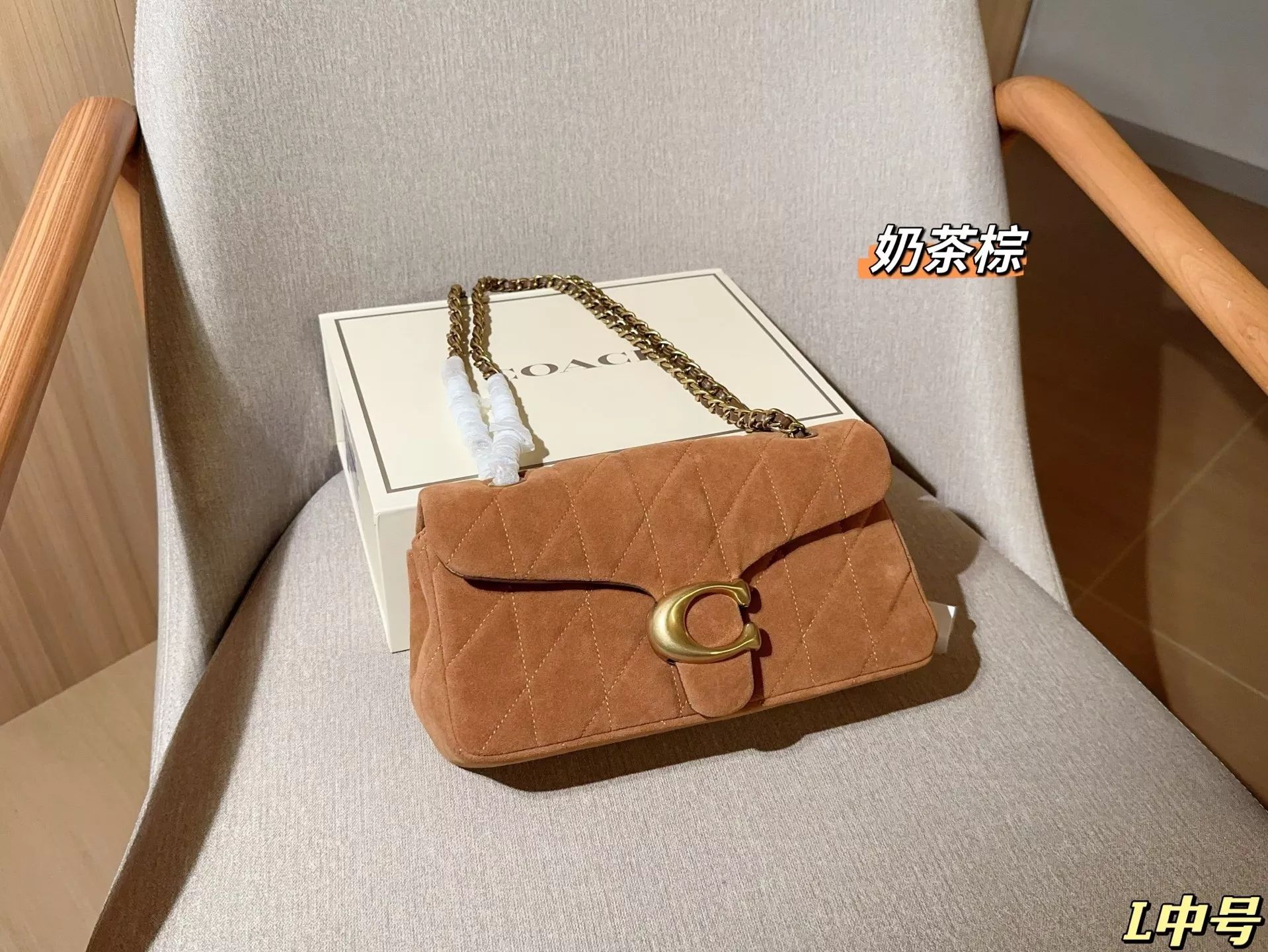코치 스웨이드 체인 플랩백 상세 이미지 16