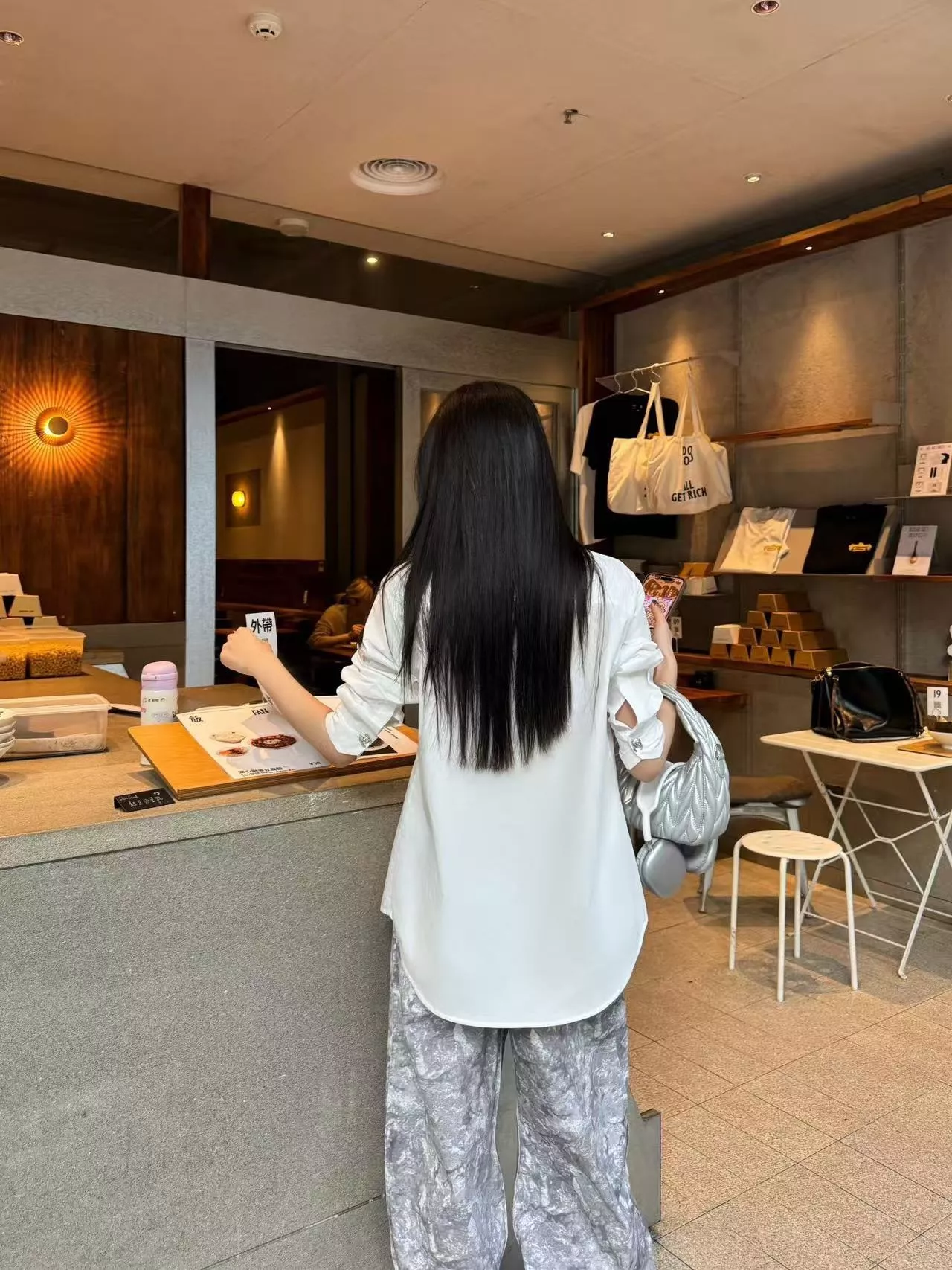 샤넬 로고 자수 화이트 셔츠 상세 이미지 18