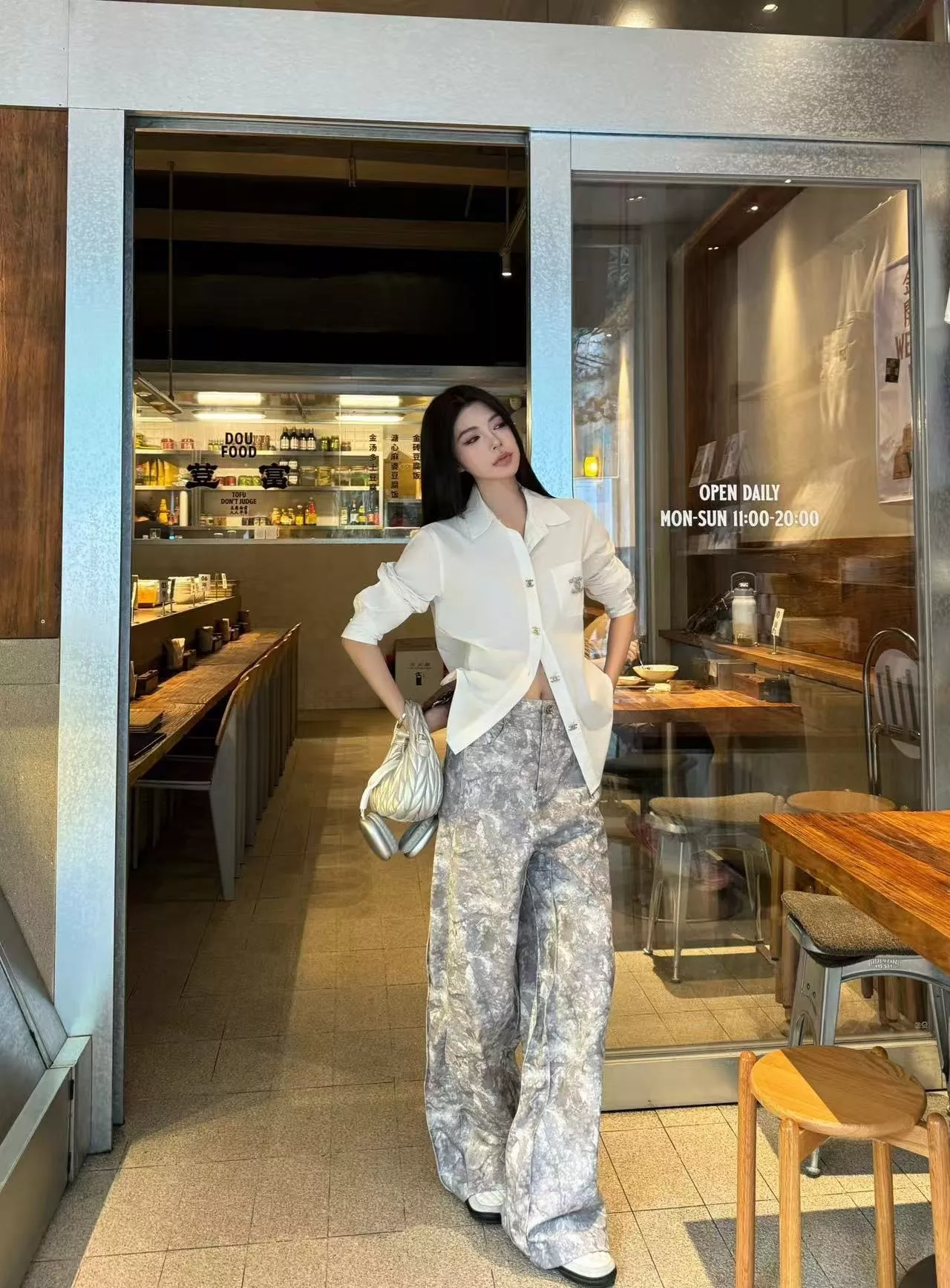 샤넬 로고 자수 화이트 셔츠 상세 이미지 19