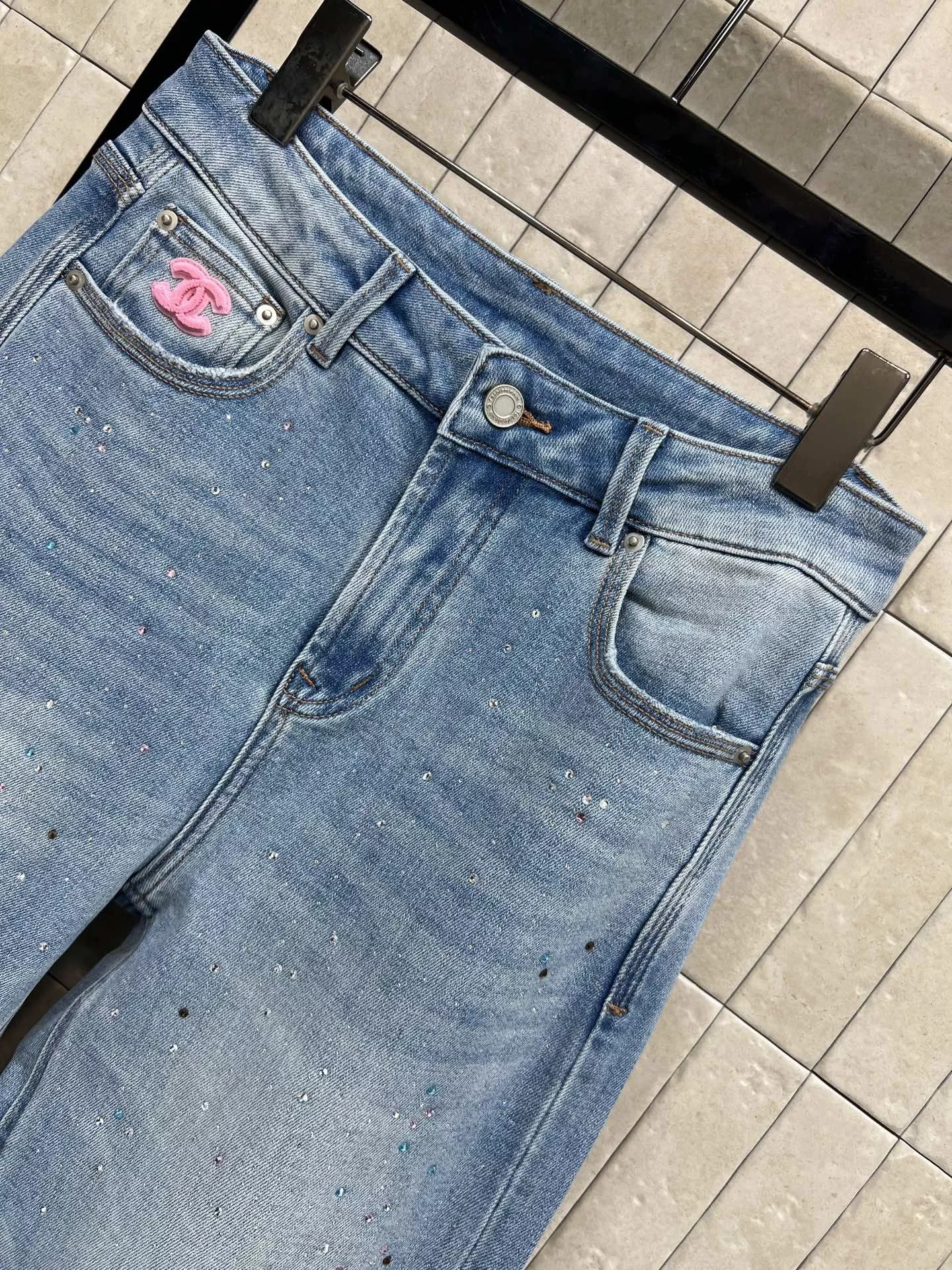 샤넬 자수 로고 와이드 데님 팬츠 상세 이미지 2