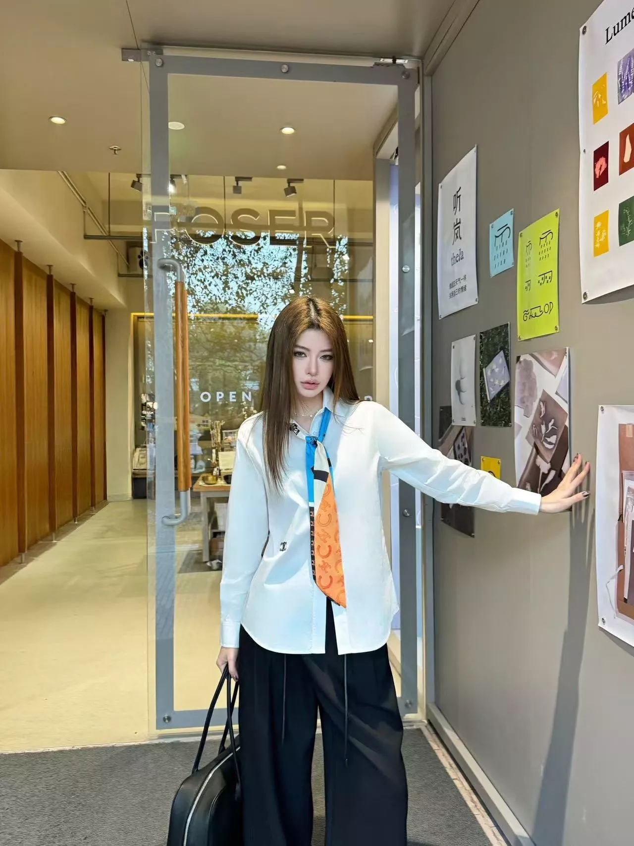 셀린느 실크 스카프 타이 장식 화이트 셔츠 상세 이미지 18