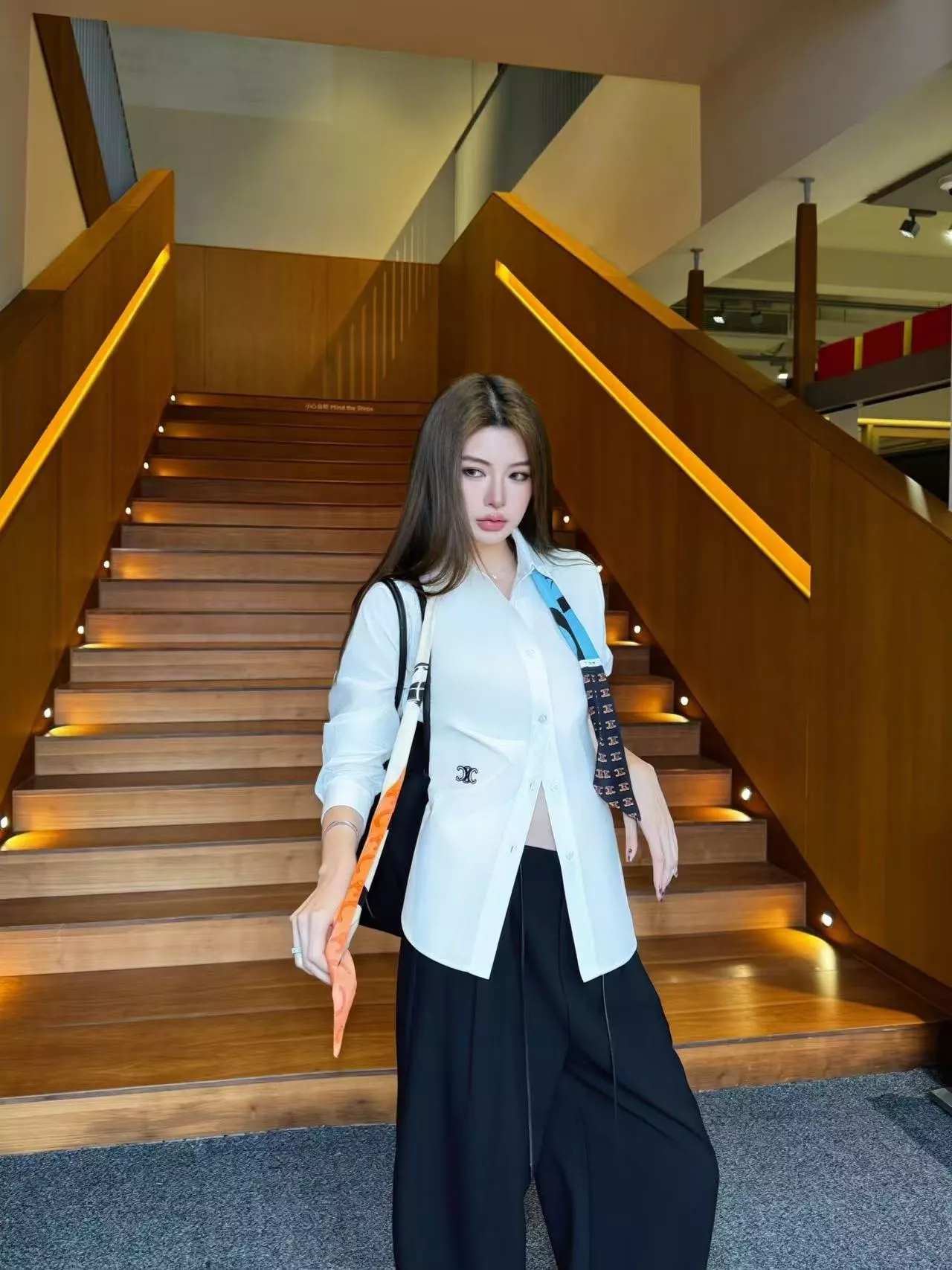 셀린느 실크 스카프 타이 장식 화이트 셔츠 상세 이미지 19