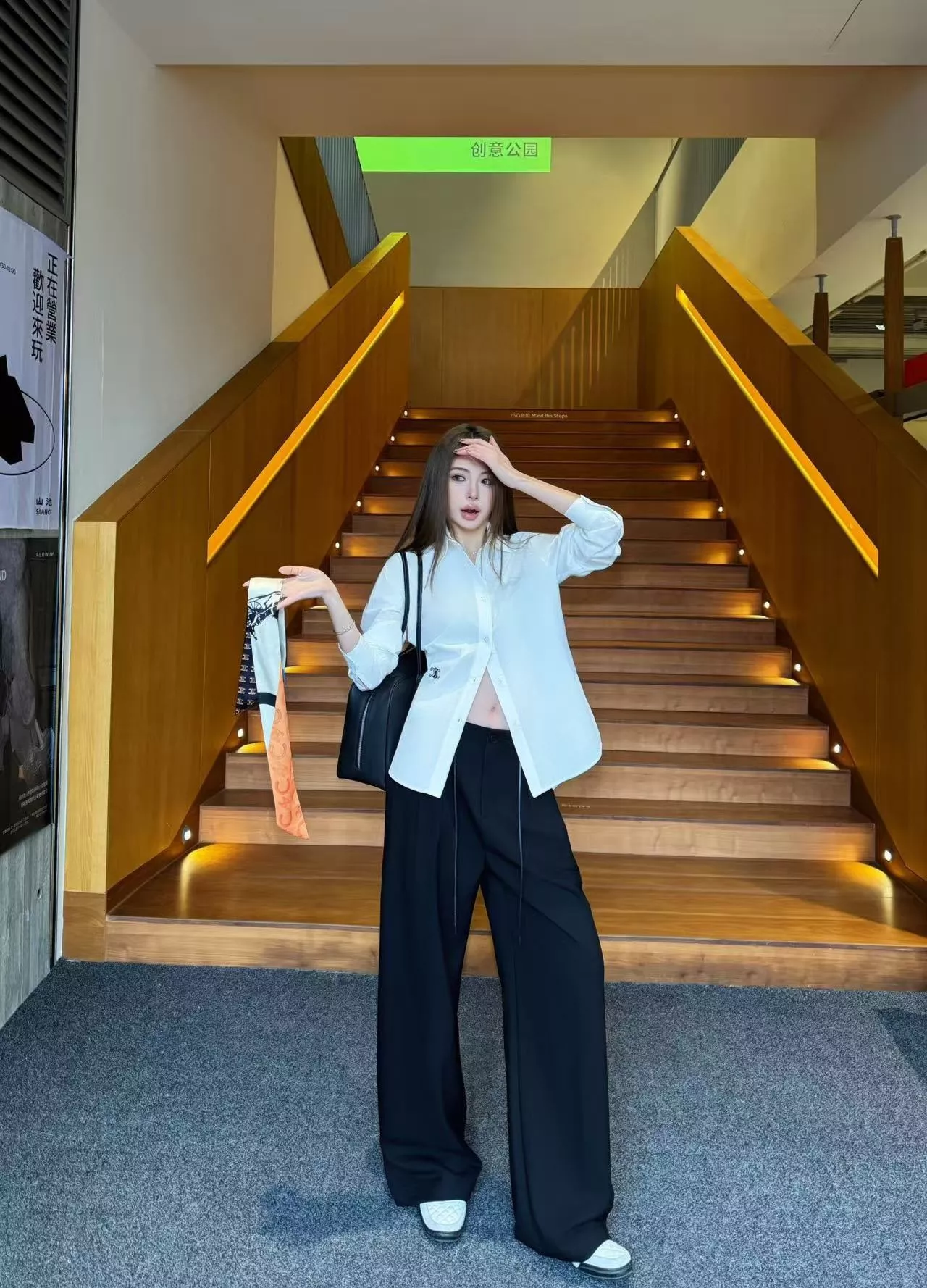 셀린느 실크 스카프 타이 장식 화이트 셔츠 상세 이미지 16