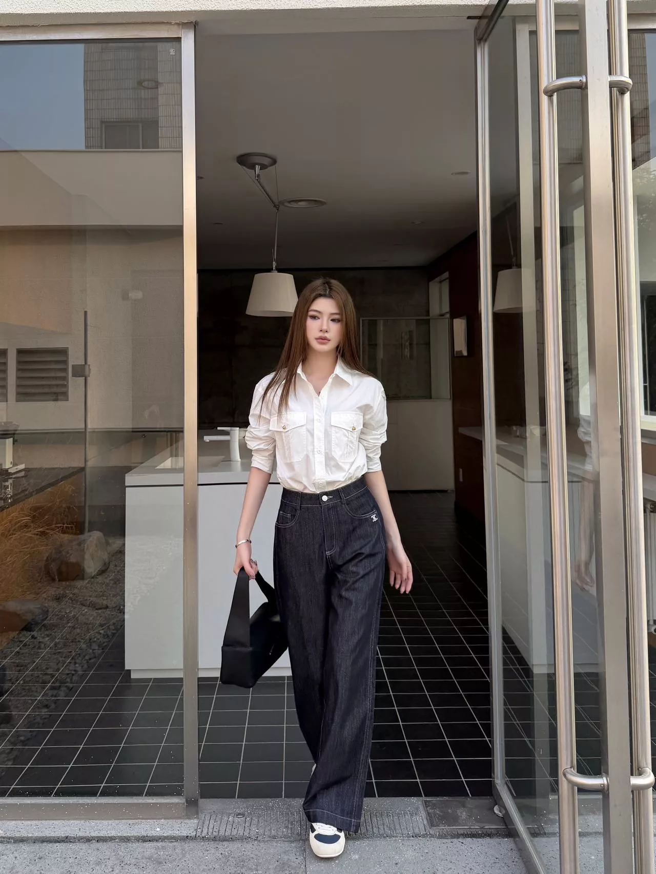 노브랜드 화이트 투포켓 코튼 셔츠 상세 이미지 18